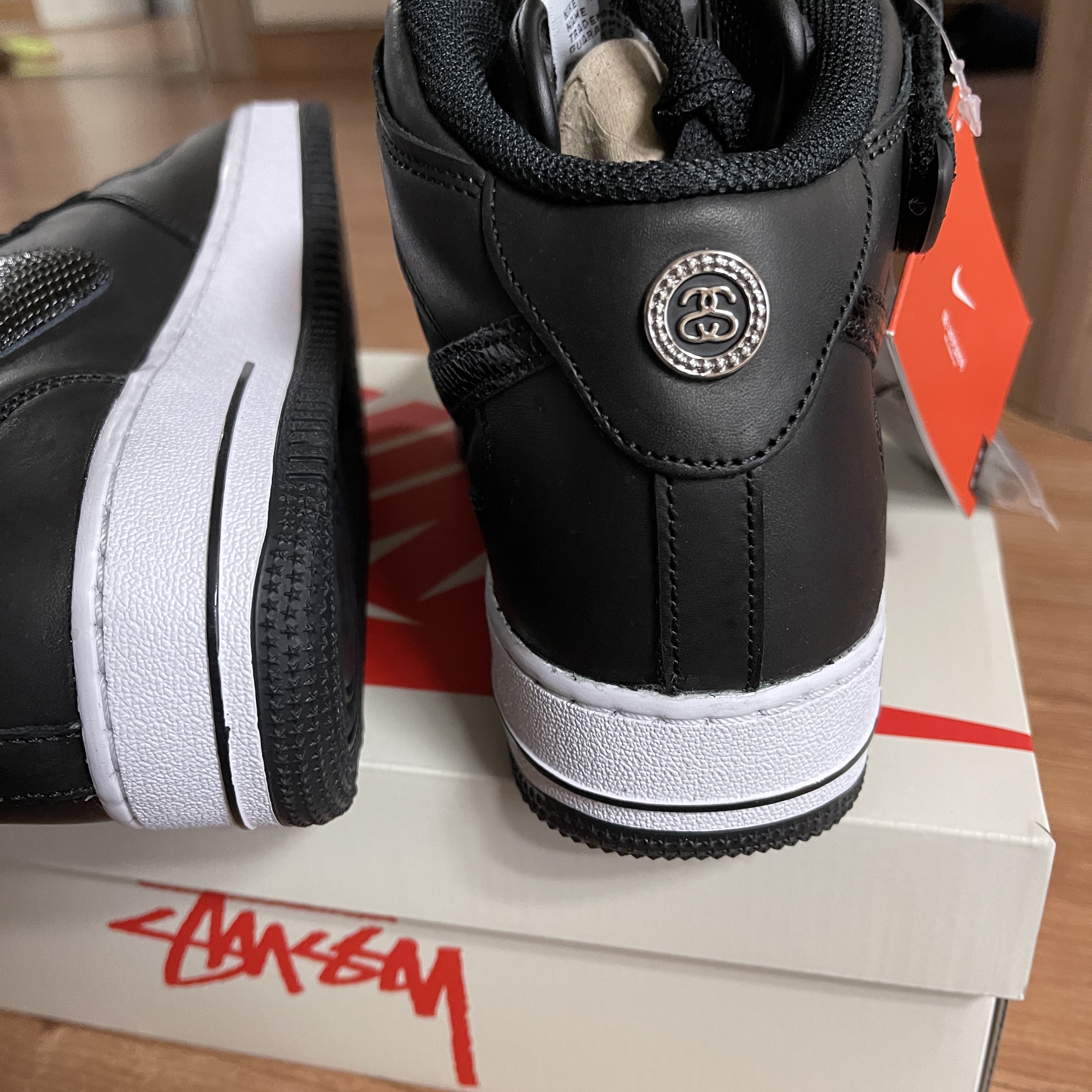 Nike x Stussy Air Force 1 '07 Mid SP Black 착용 스타일 - 4