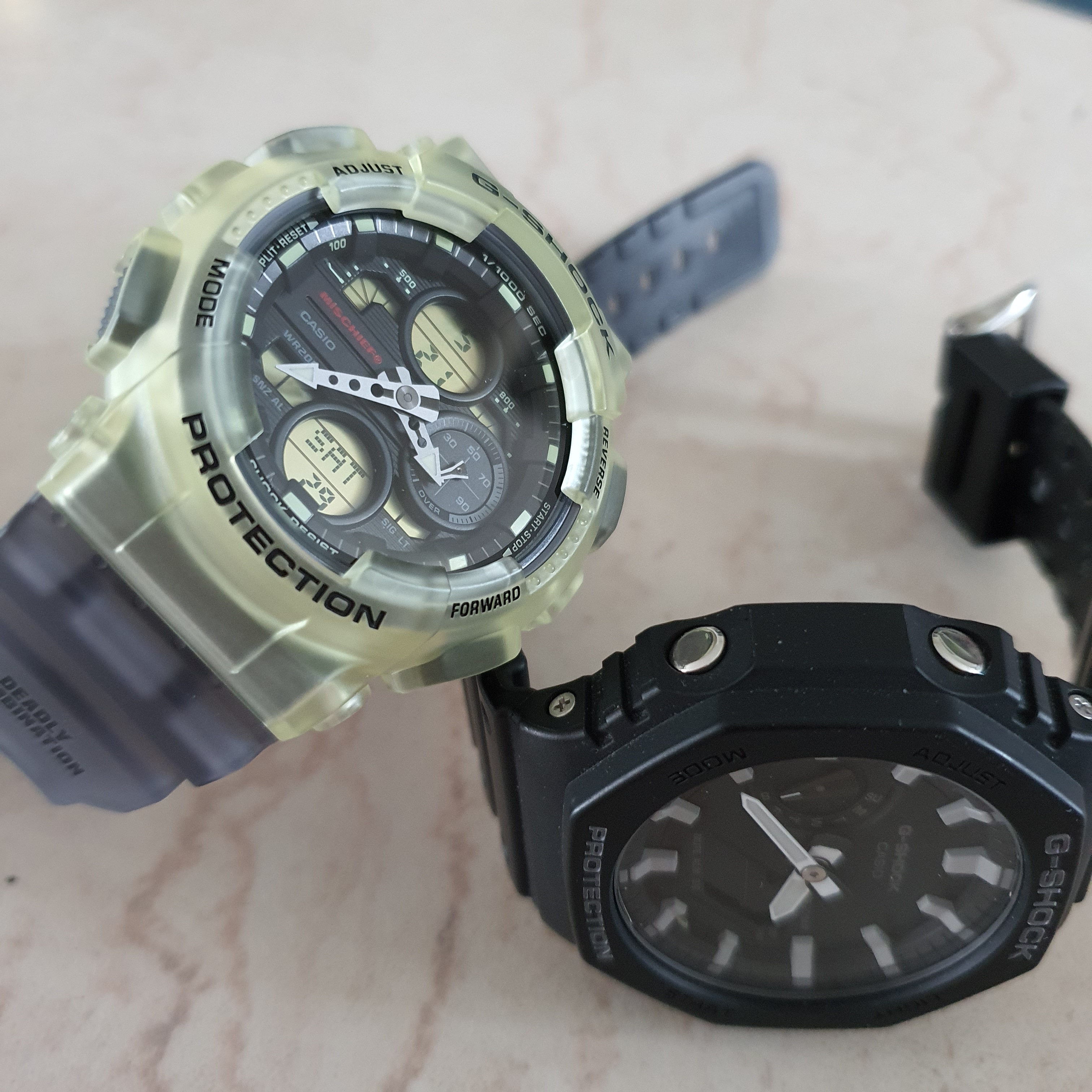 Casio G-Shock x Mischief Limited Edition Deadly Combination GMA-S140MC-1A, Casio G-Shock GA-2100-1A 착용 스타일