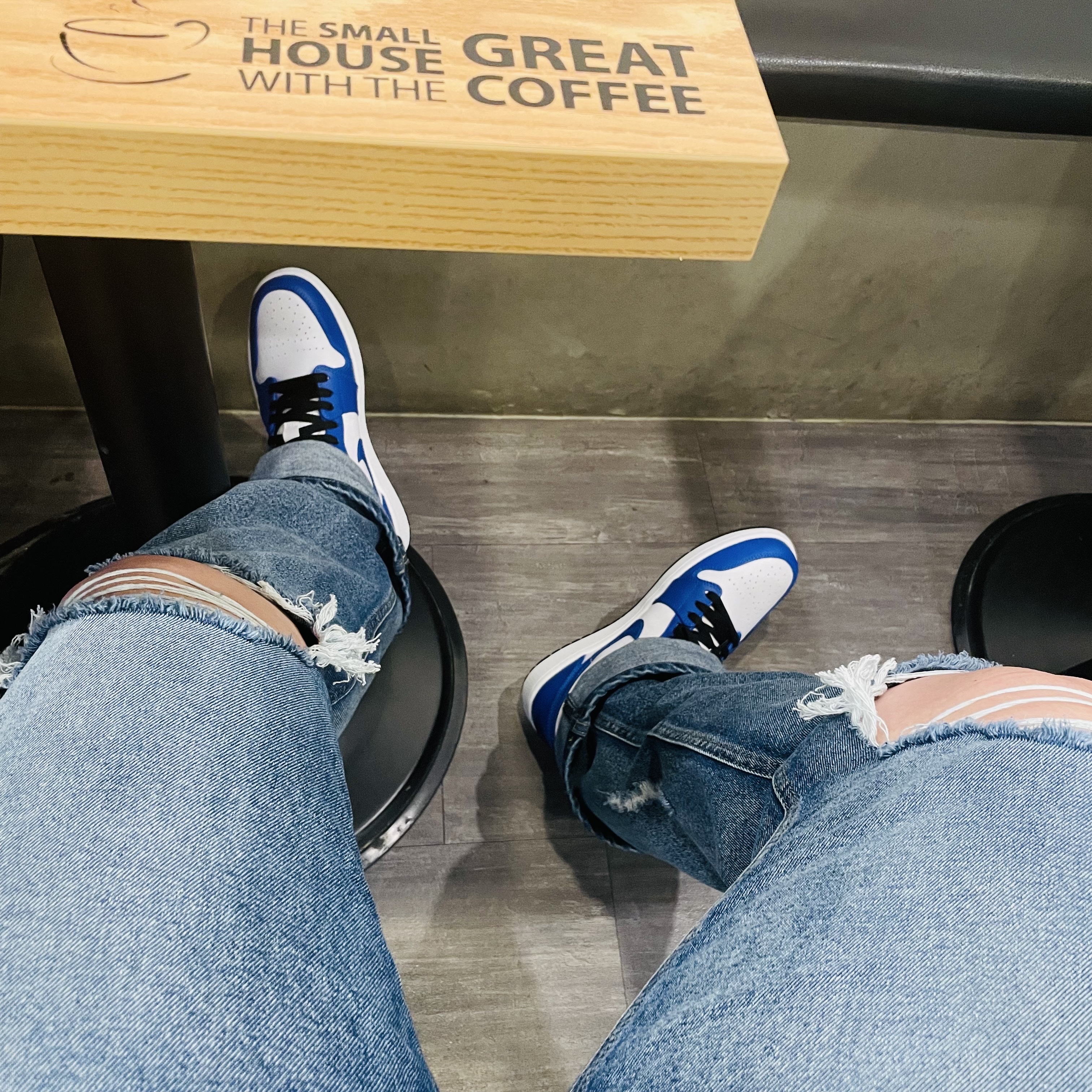 Jordan 1 Low Hyper Royal 착용 스타일 - 2