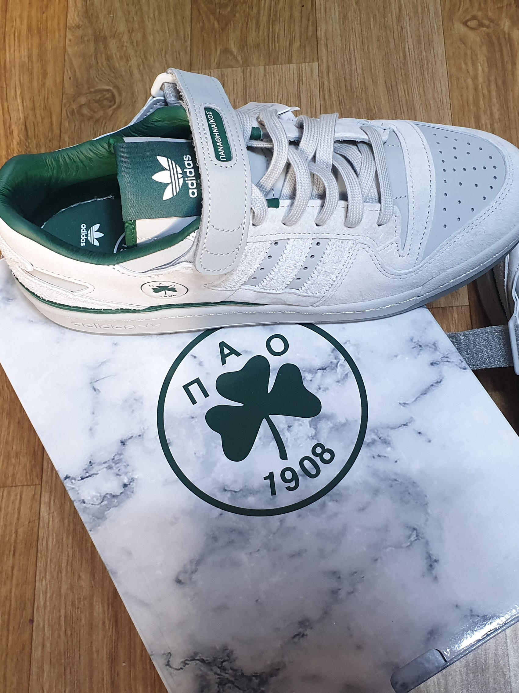 Adidas x BSTN Forum 84 Low Panathinaikos 착용 스타일 - 4