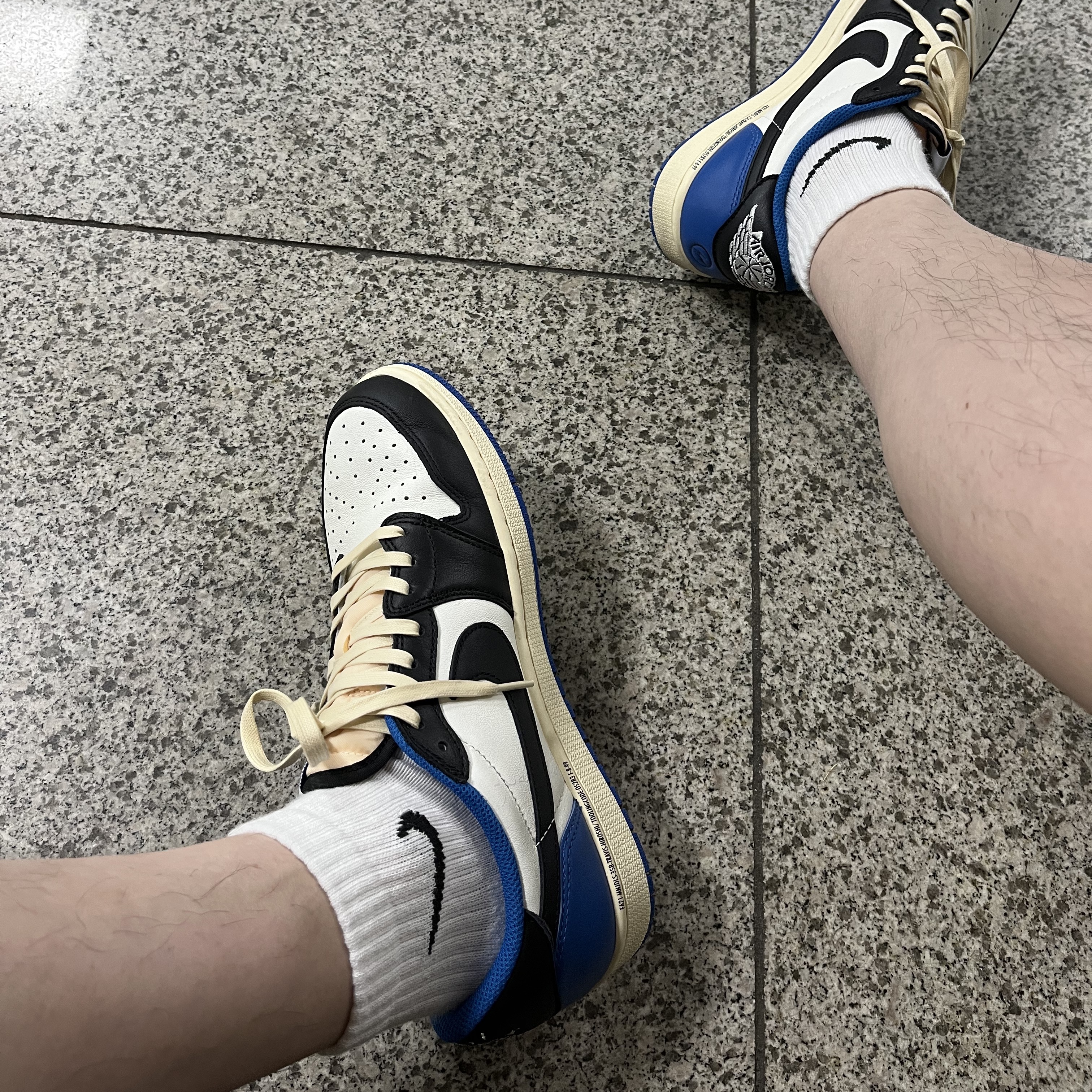 Jordan 1 x Travis Scott x Fragment Retro Low OG SP Military Blue, Nike SB Dunk Low Pro Chicago 착용 스타일 - 2