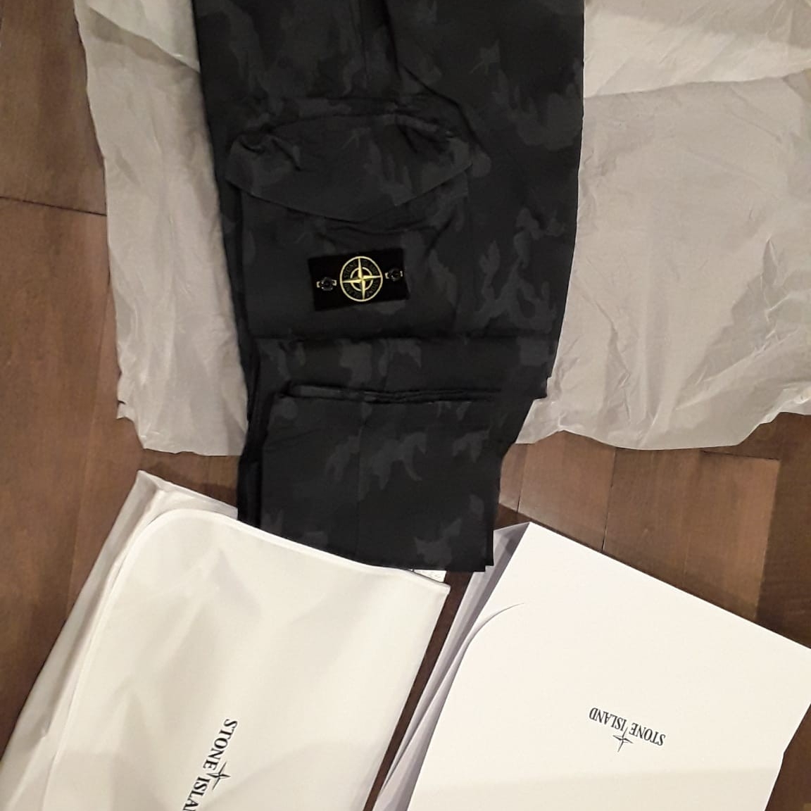 Supreme x Stone Island Reactive Ice Camo Ripstop Cargo Pants Black - 22SS 착용 스타일