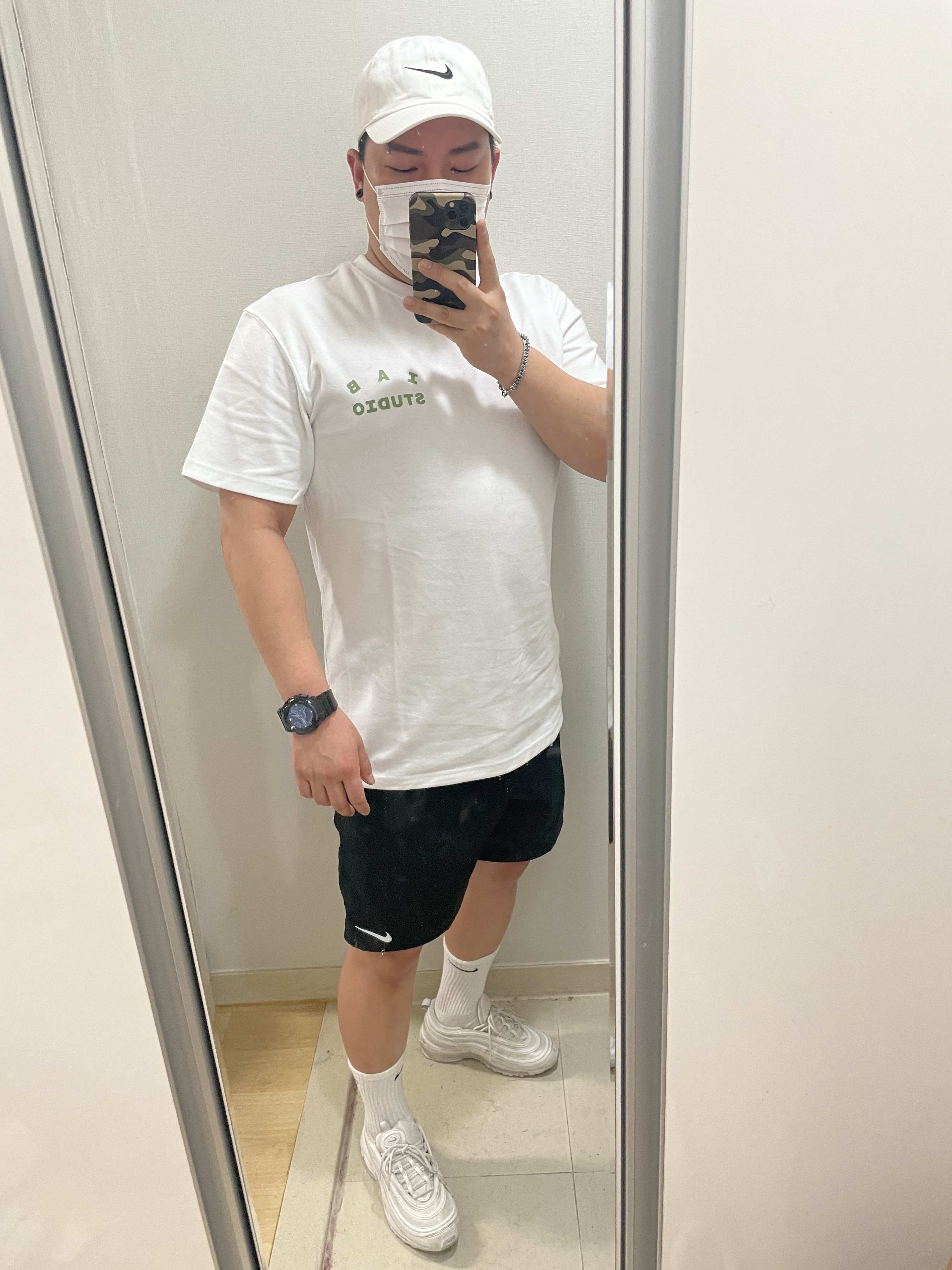 (W) Nike Air Max 97 White Pure Platinum, IAB Studio T-Shirt White Light Green 착용 스타일