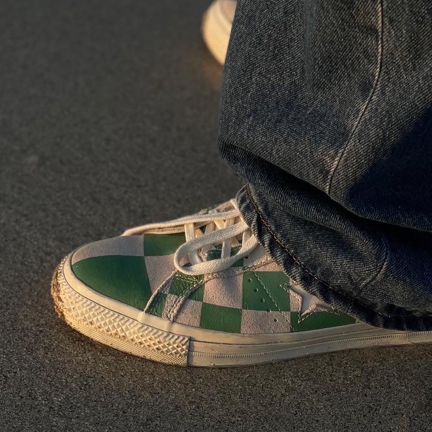 Converse One Star Ox Blocked White Medium Green 착용 스타일