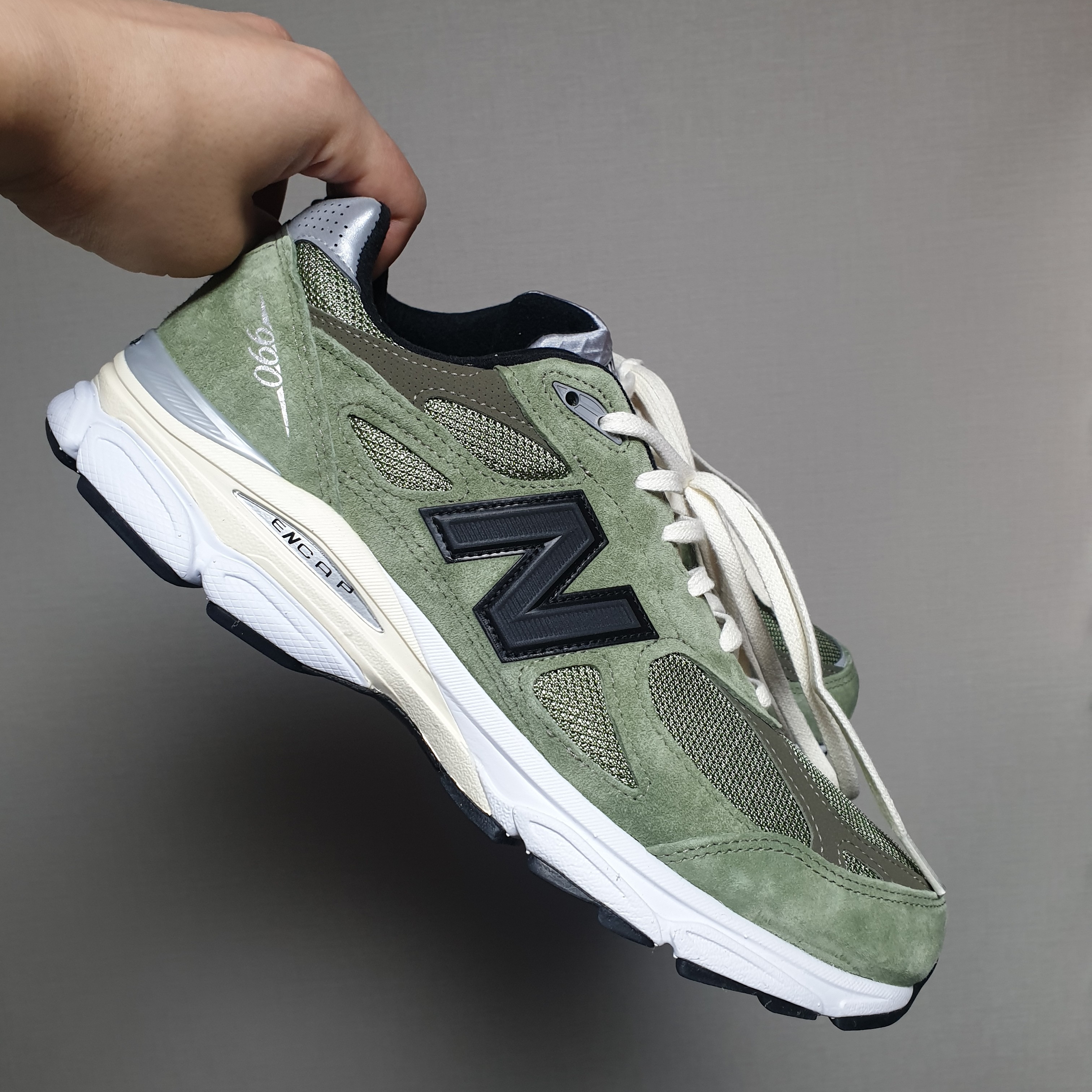 New Balance x JJJJound 990v3 Olive 착용 스타일