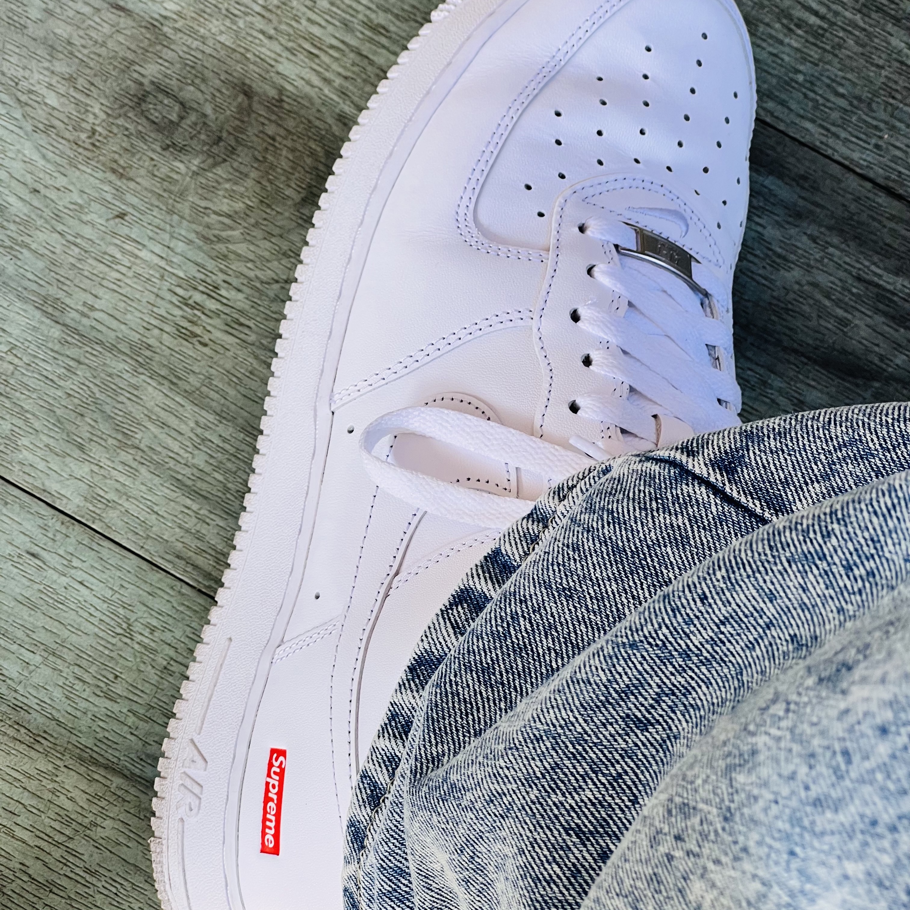 Nike x Supreme Air Force 1 Low White 착용 스타일