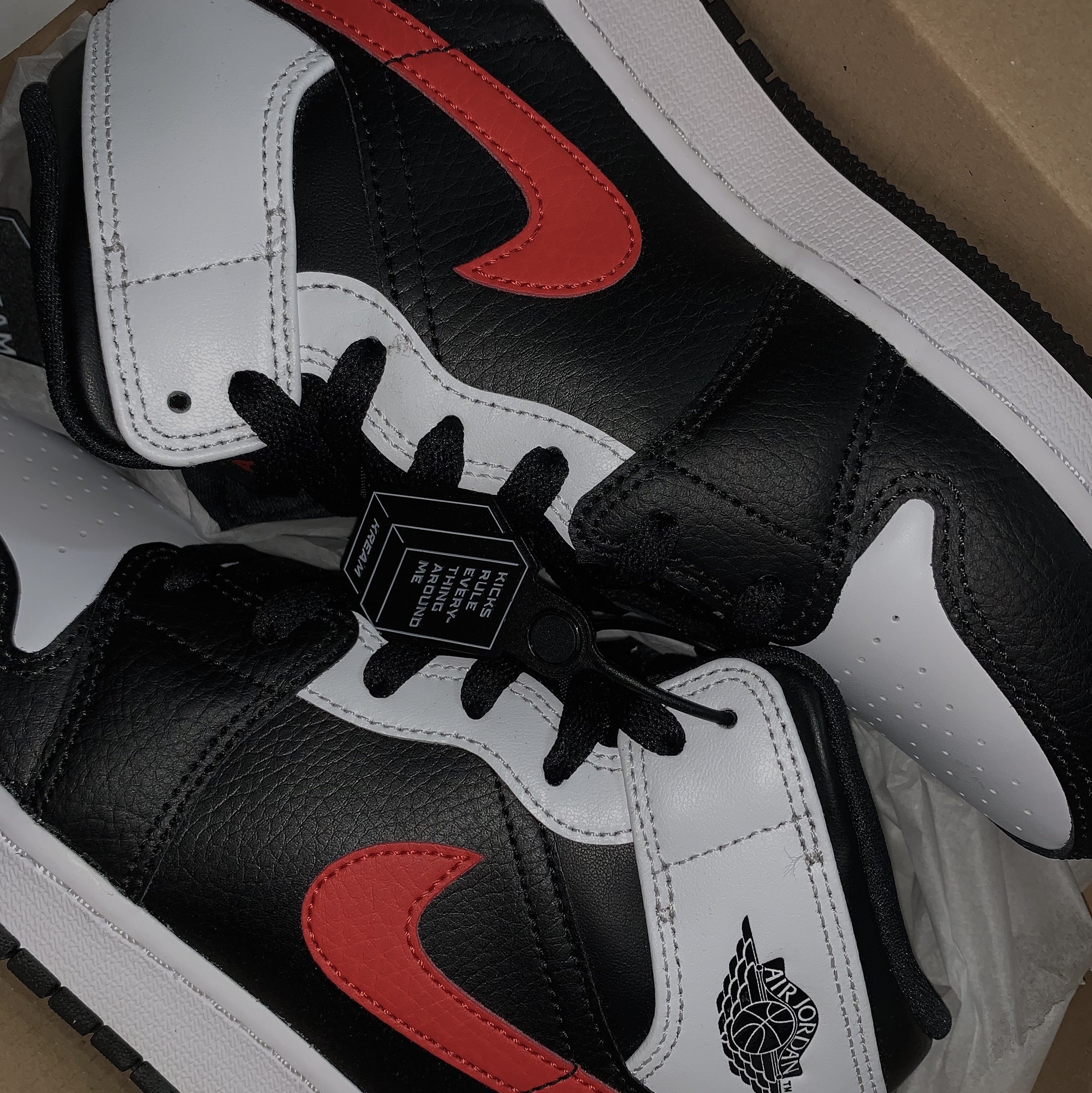 (GS) Jordan 1 Mid Black Chile Red 착용 스타일 - 1