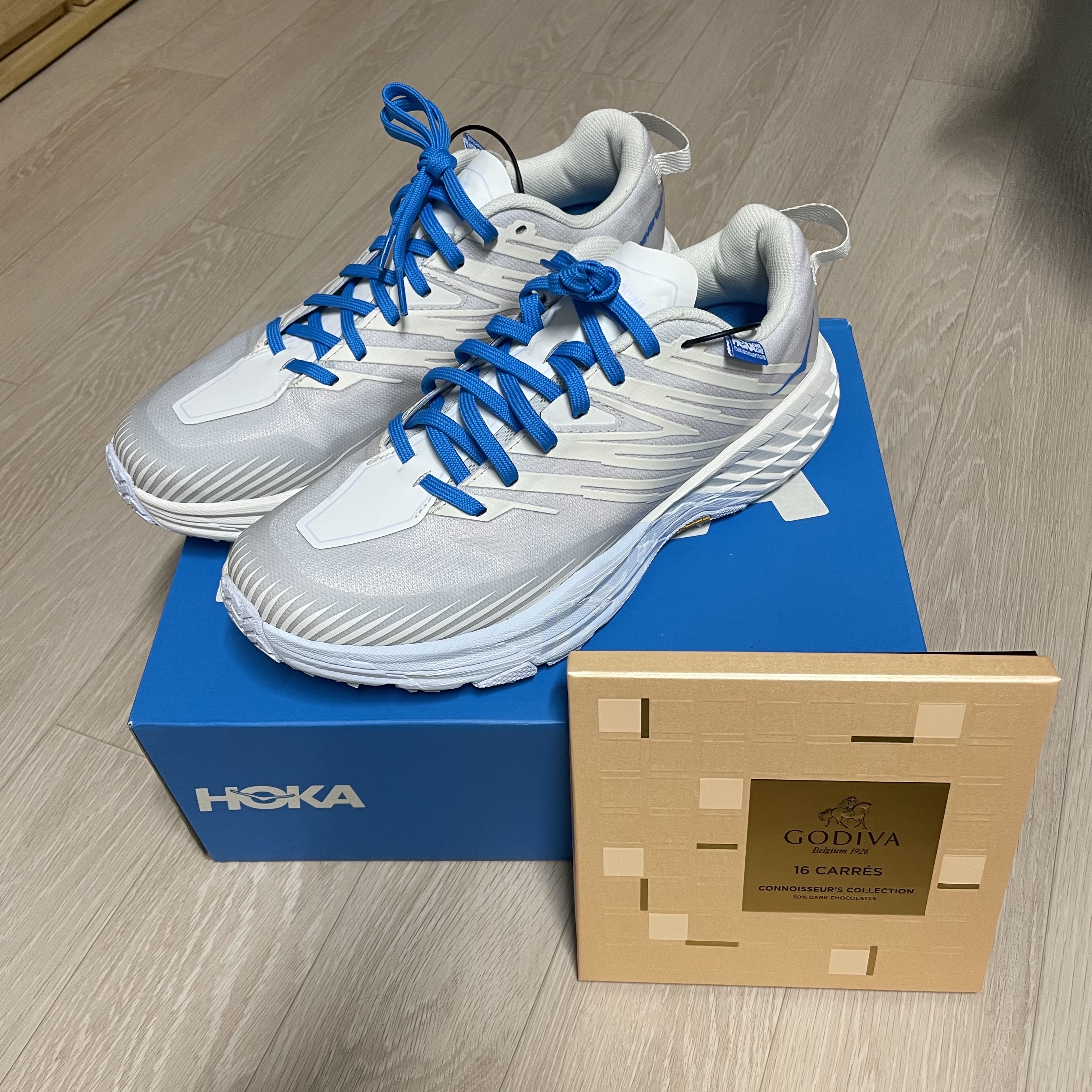 Hoka x Thisisneverthat Speedgoat 4 Marshmallow 착용 스타일