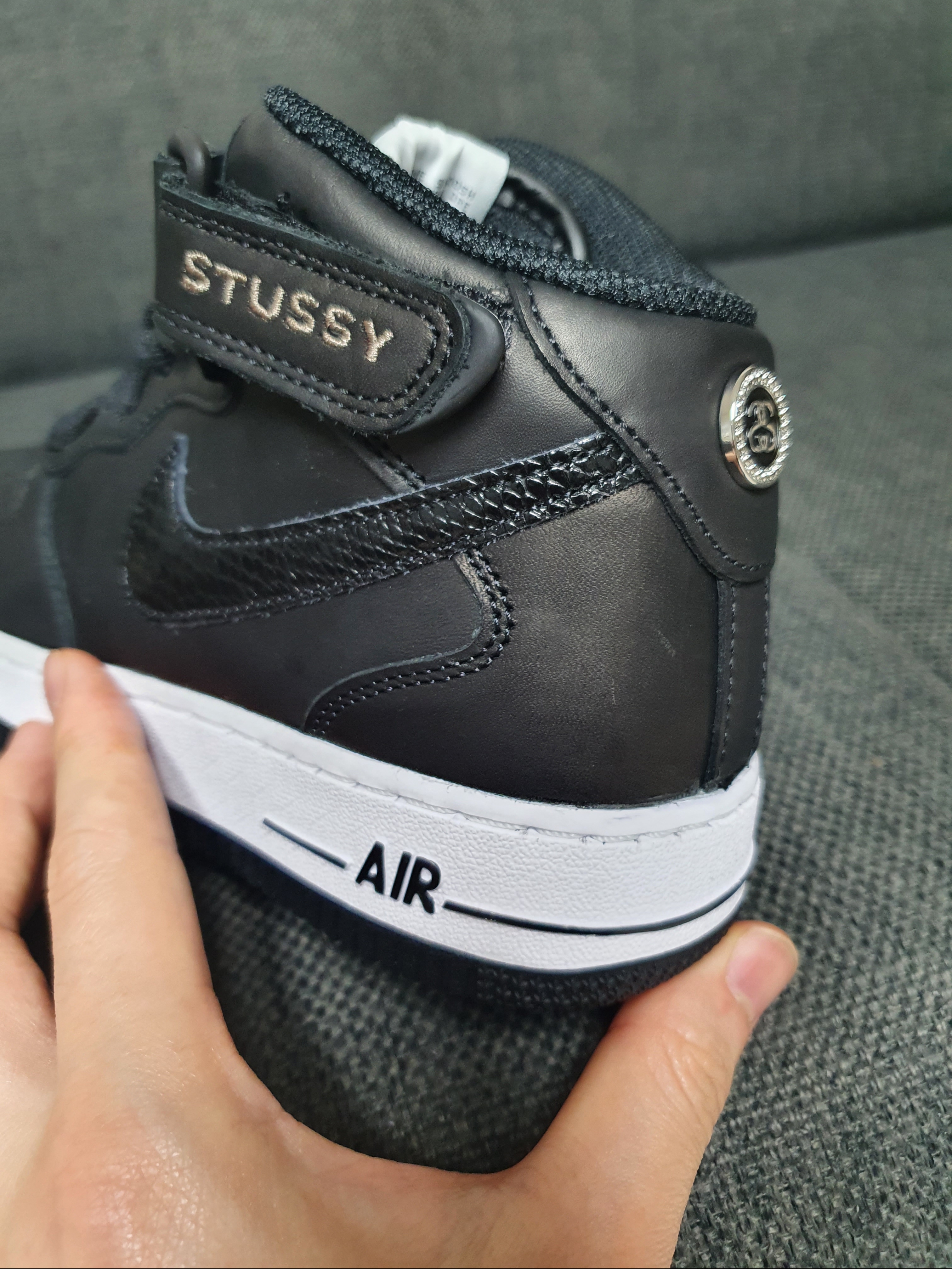 Nike x Stussy Air Force 1 '07 Mid SP Black 착용 스타일 - 4