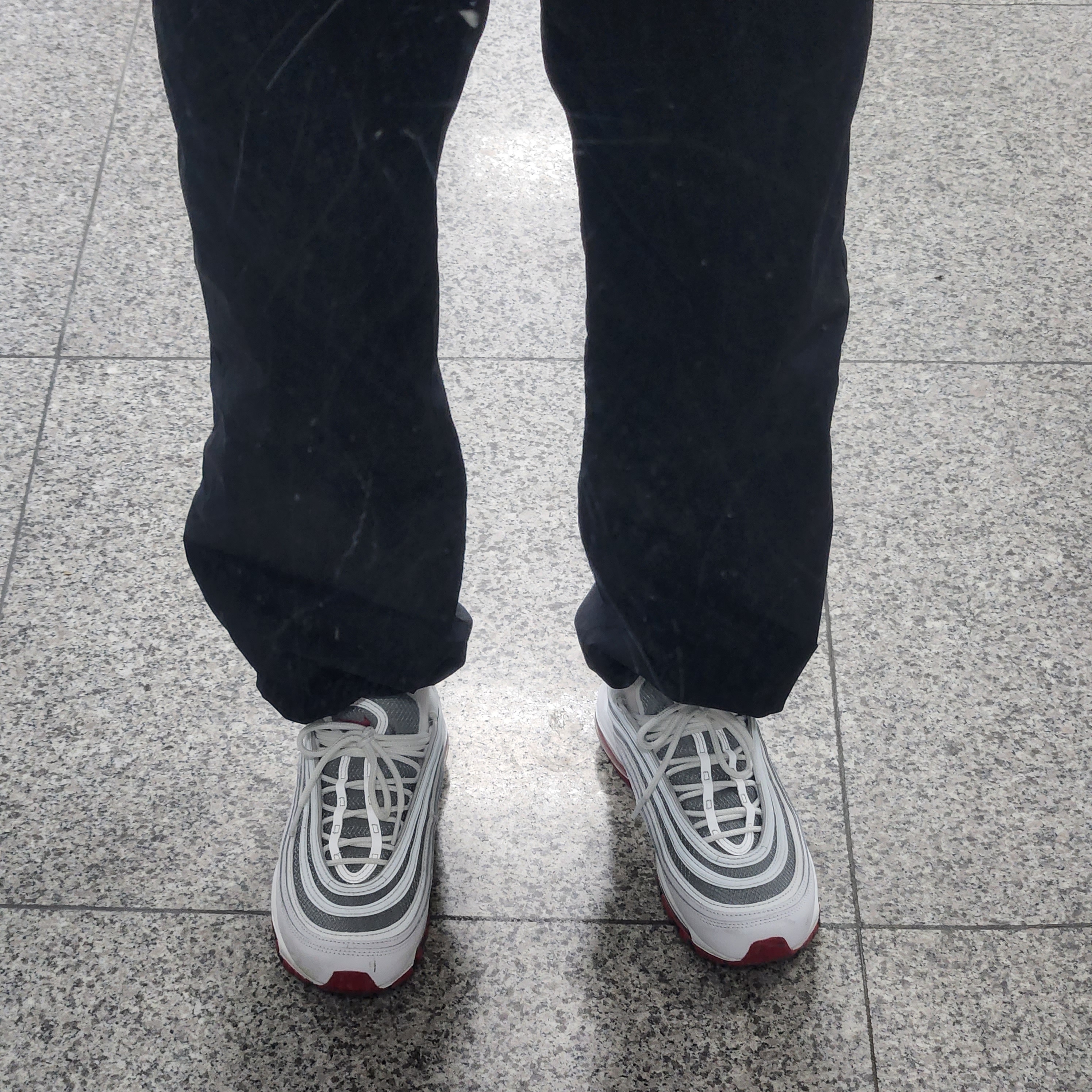 Nike Air Max 97 White and Varsity Red 착용 스타일 - 1