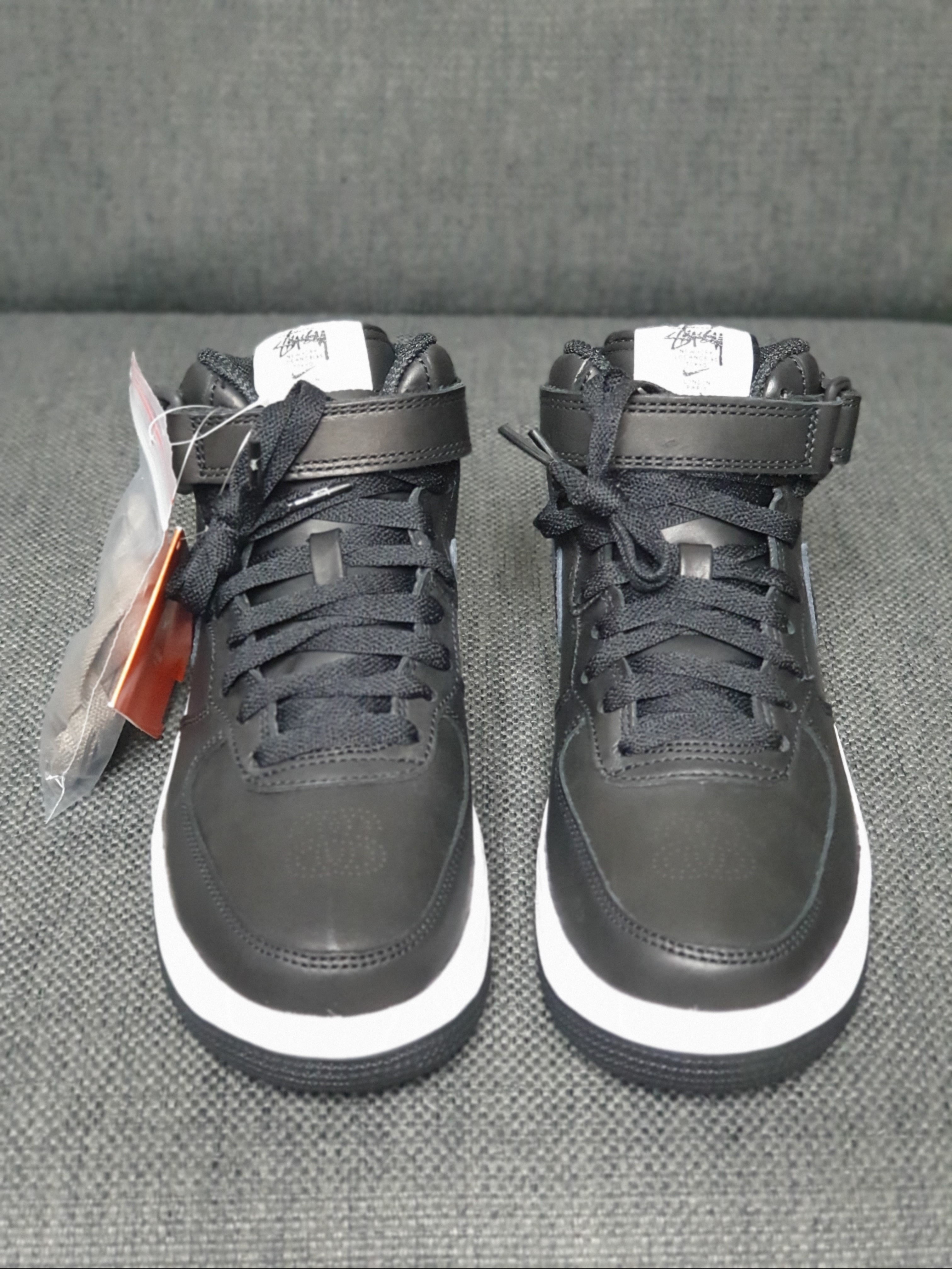 Nike x Stussy Air Force 1 '07 Mid SP Black 착용 스타일 - 3