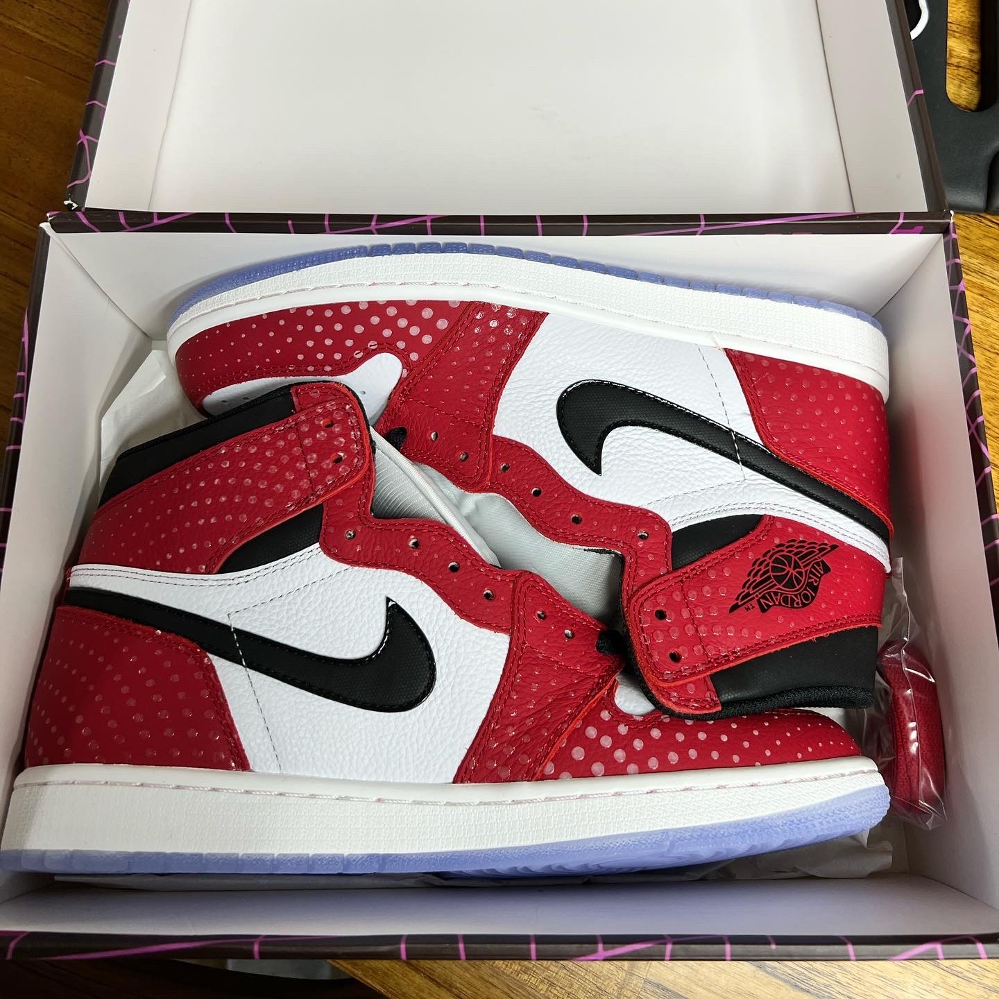 Jordan 1 Retro High Spider-Man Origin Story 착용 스타일 - 1