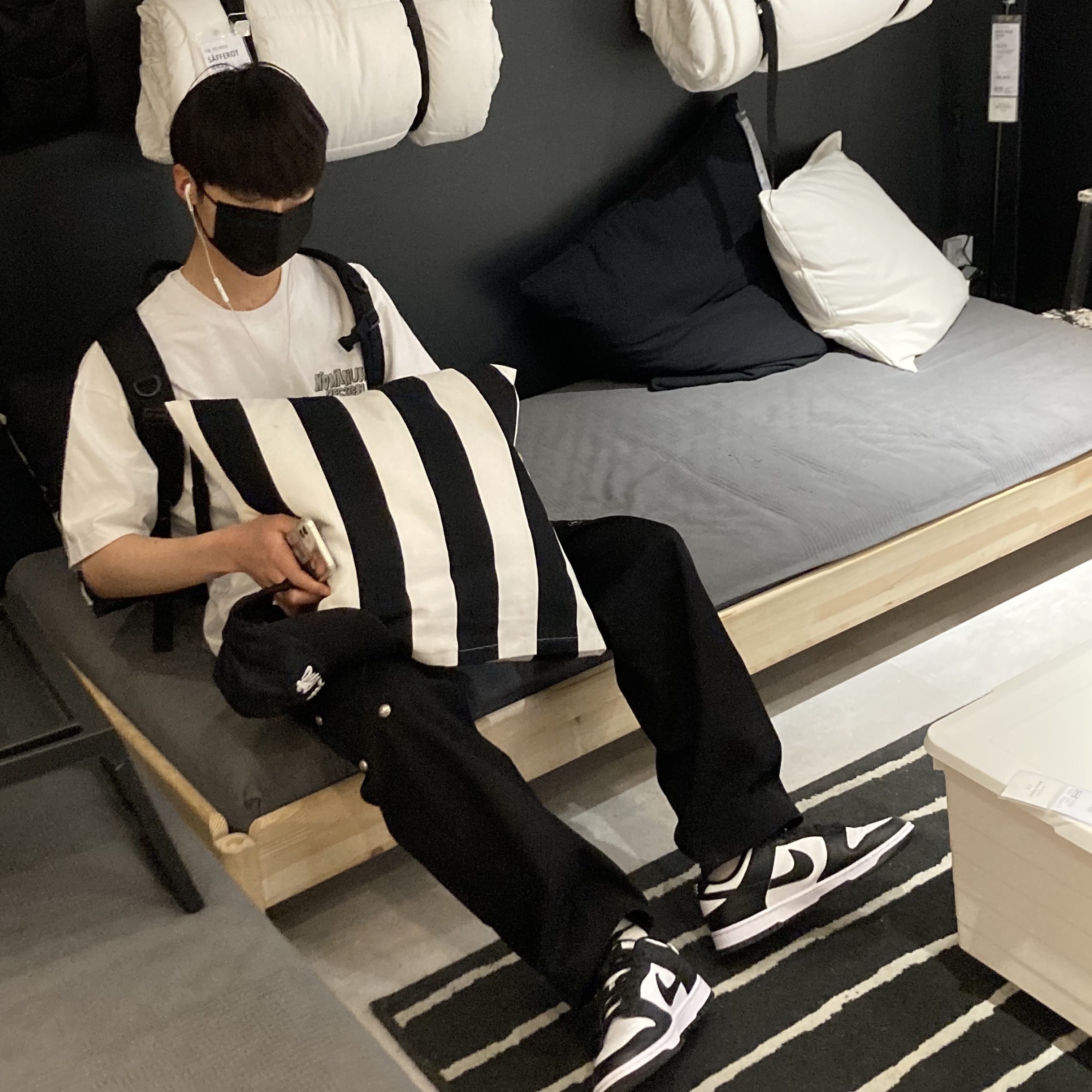 Nike Dunk Low Retro Black 착용 스타일 - 4