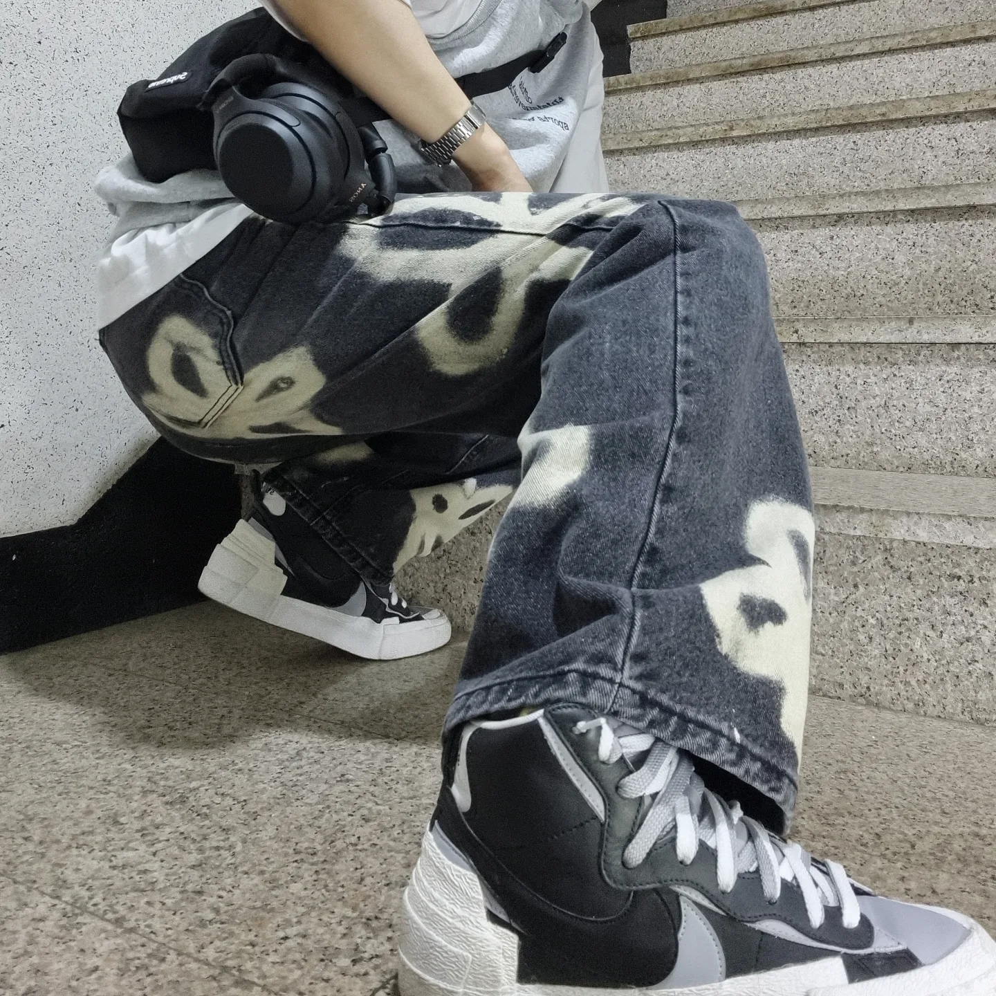Nike x Sacai Blazer Mid Black Grey, Supreme Sling Bag Black - 20FW 착용 스타일