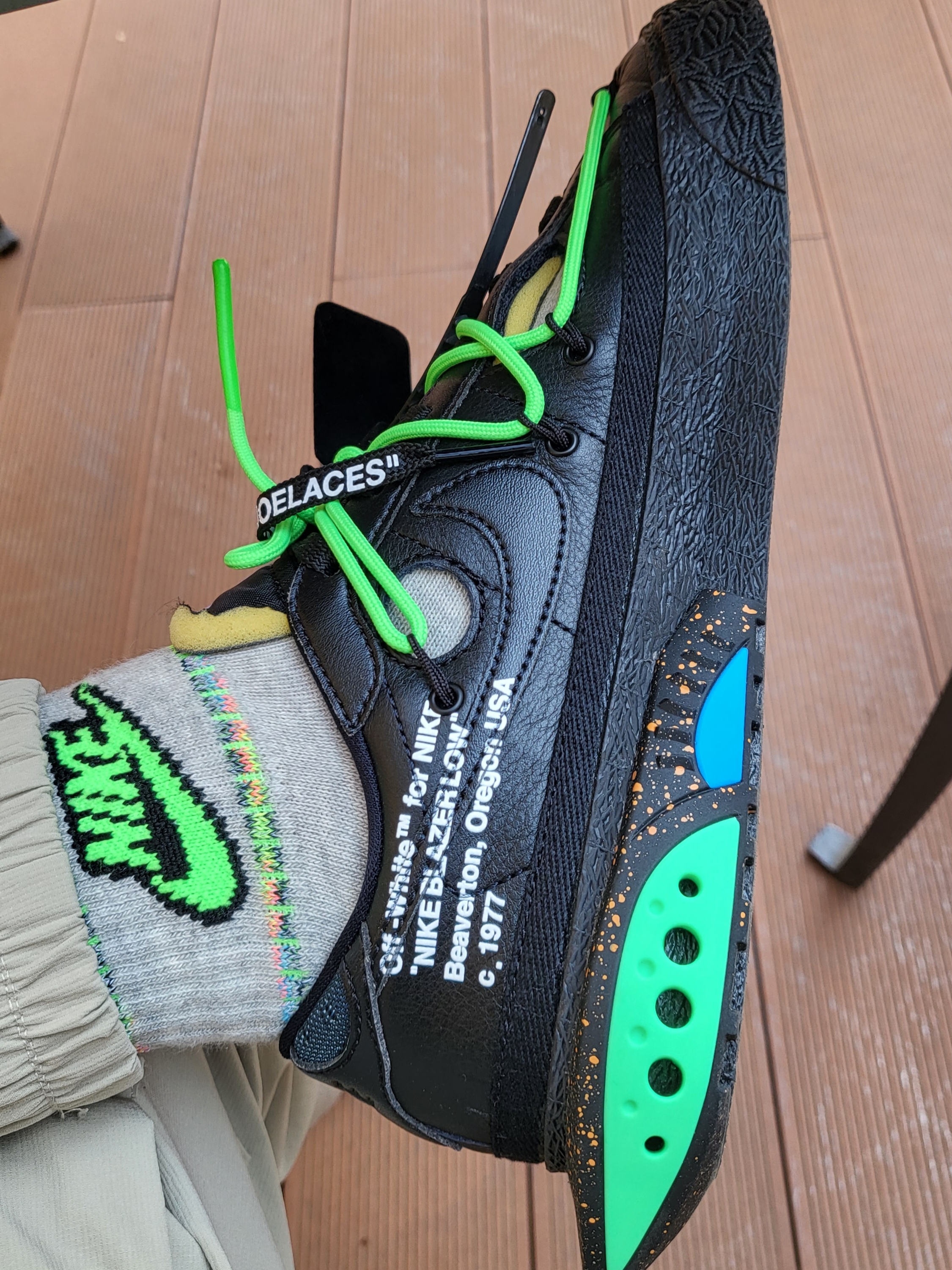 Nike x Off-White Blazer Low '77 Black and Electro Green 착용 스타일 - 3