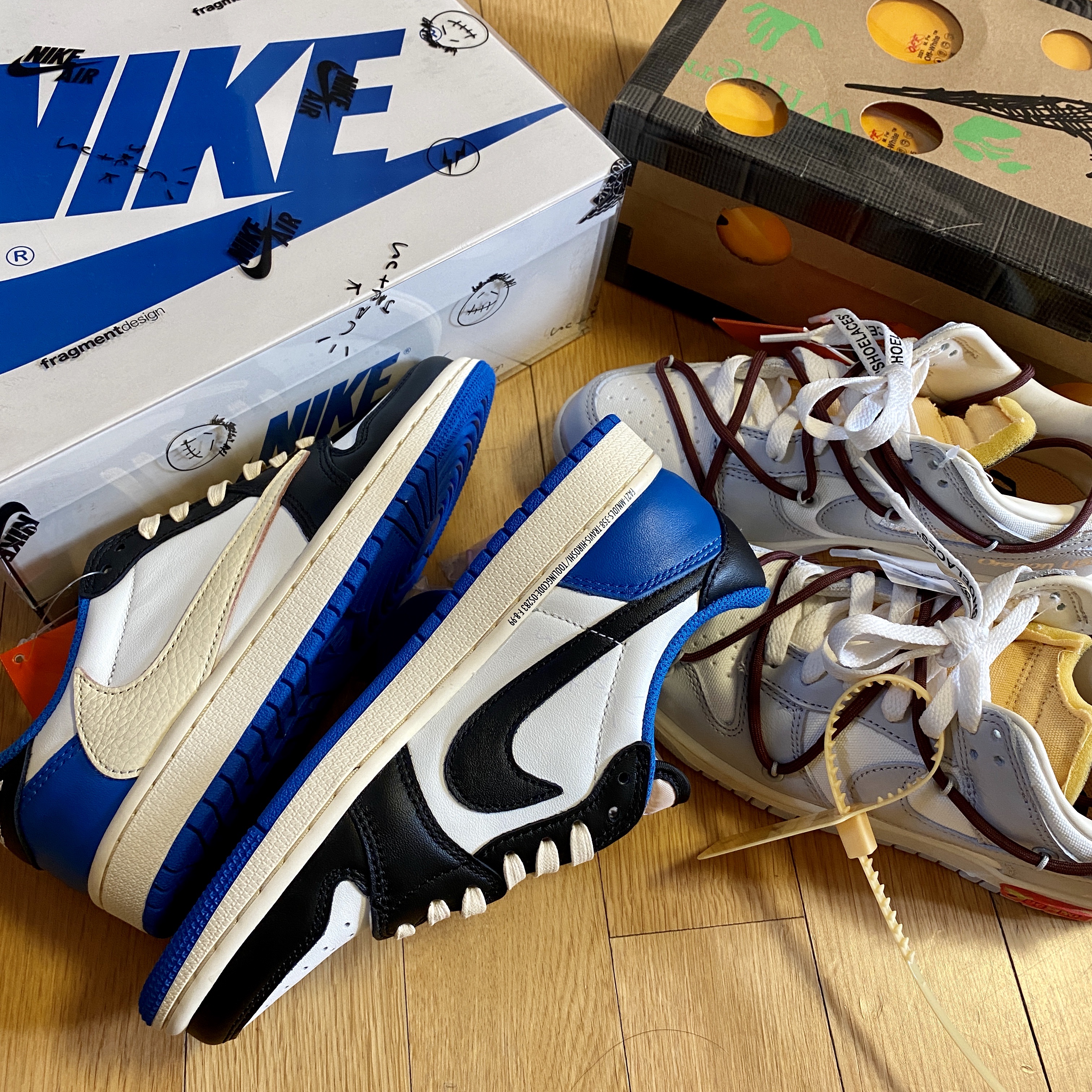 Jordan 1 x Travis Scott x Fragment Retro Low OG SP Military Blue, Nike x Off-White Dunk Low The 50 - Lot 46 착용 스타일