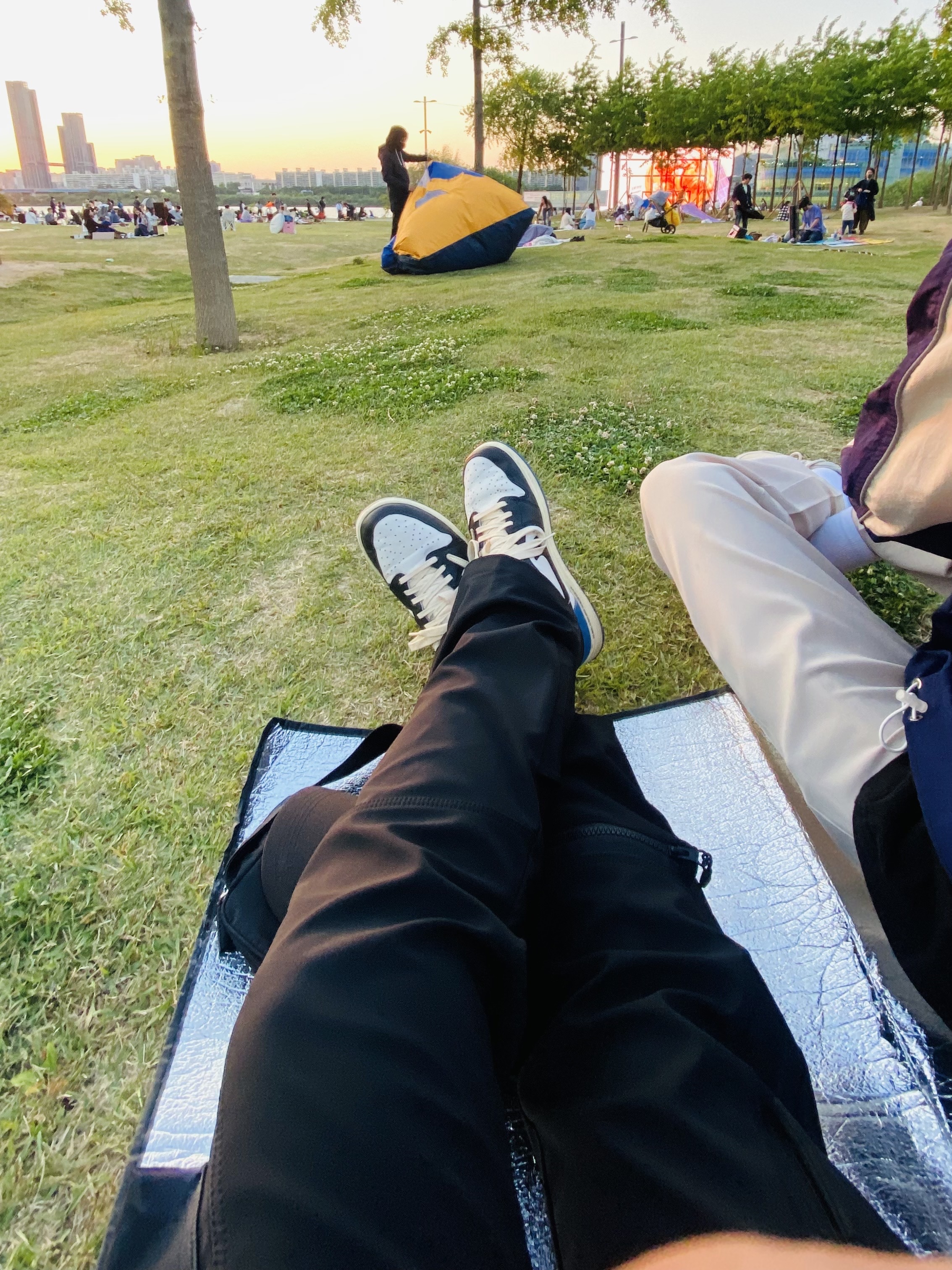 Jordan 1 x Travis Scott x Fragment Retro Low OG SP Military Blue, Jordan 1 Low Golf Chicago 착용 스타일 - 1