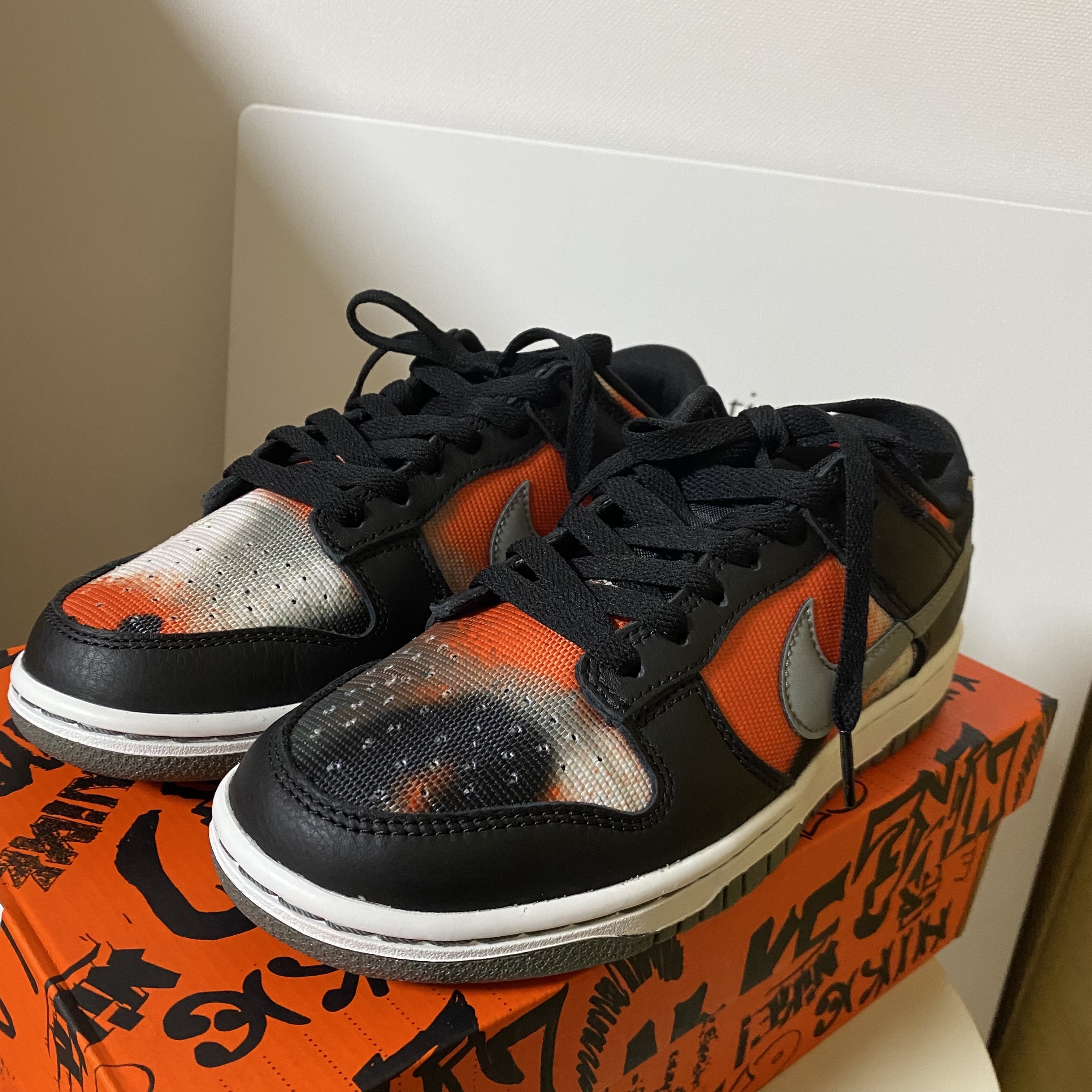Nike Dunk Low Retro PRM Black and Tumbled Grey 착용 스타일 - 1