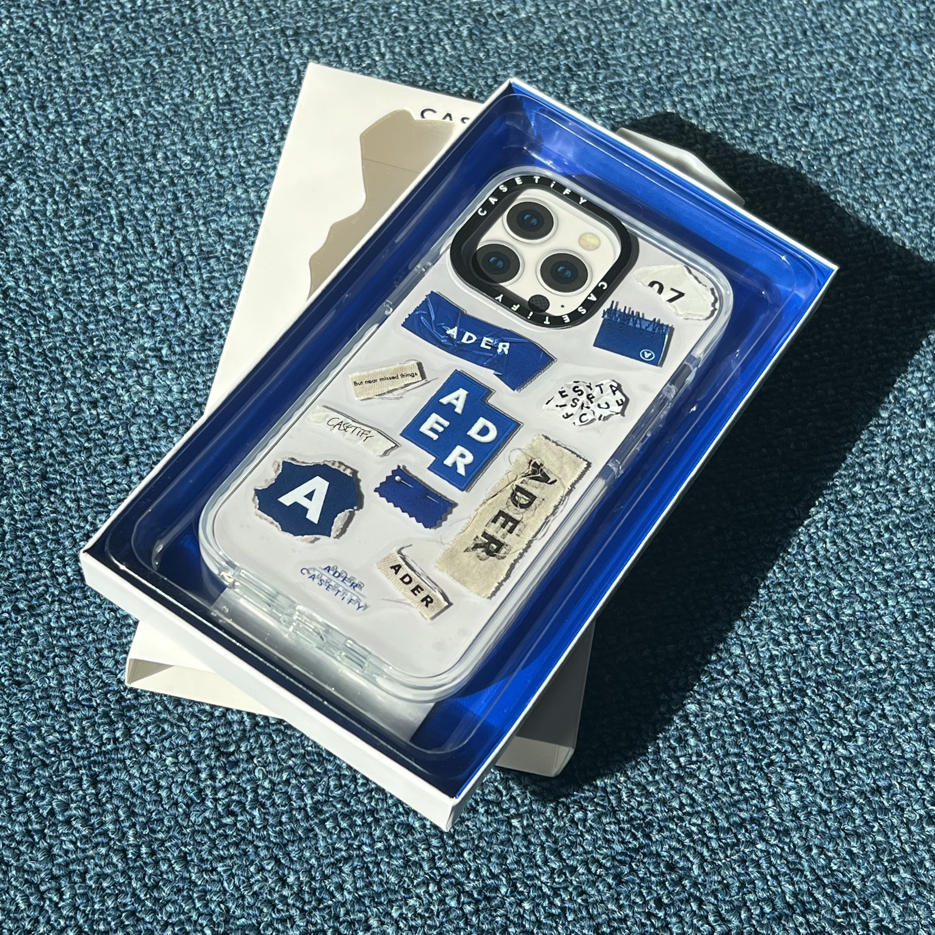 Casetify x Ader Error Ader Sticker iPhone Case 착용 스타일