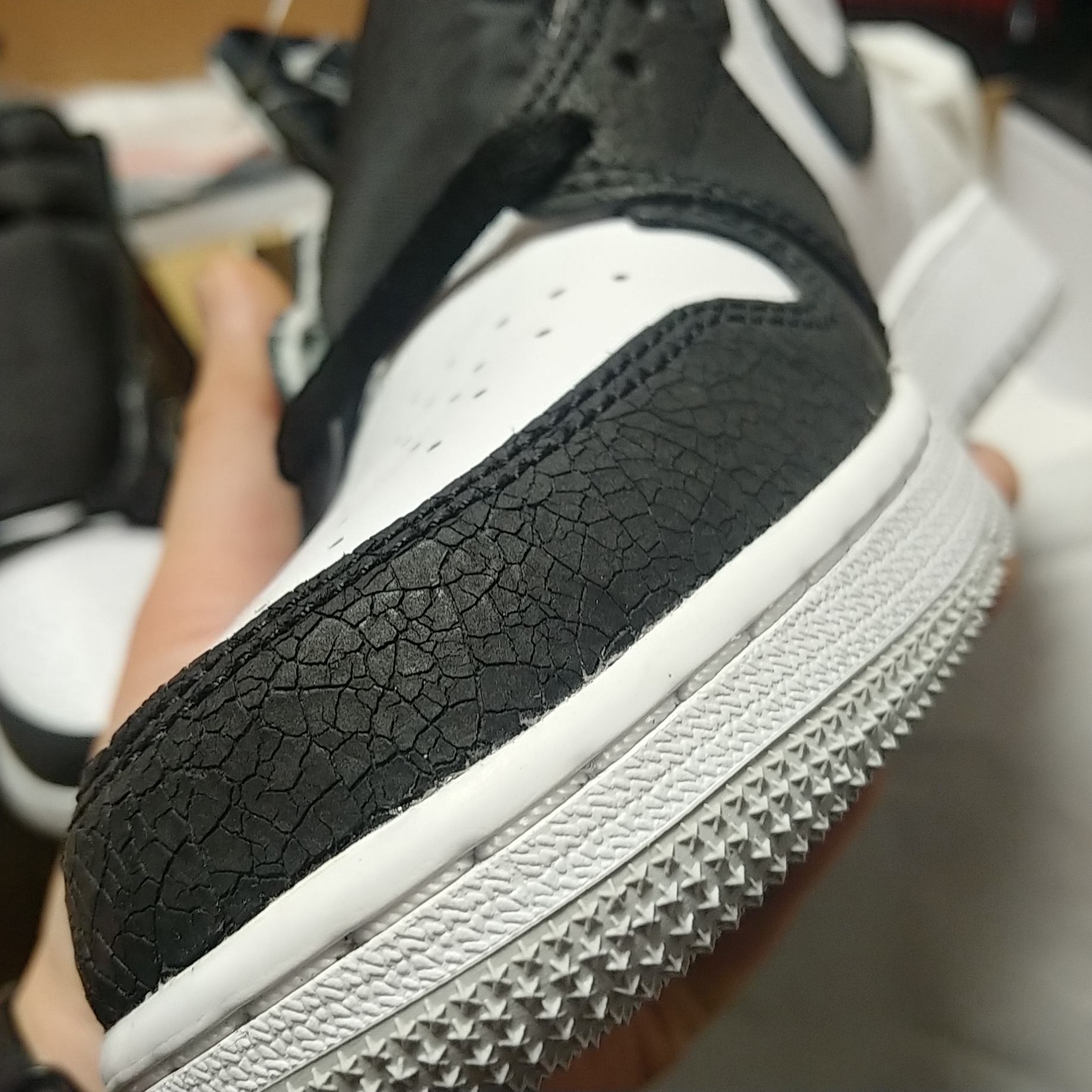 (GS) Jordan 1 Retro High OG Bleached Coral 착용 스타일 - 3