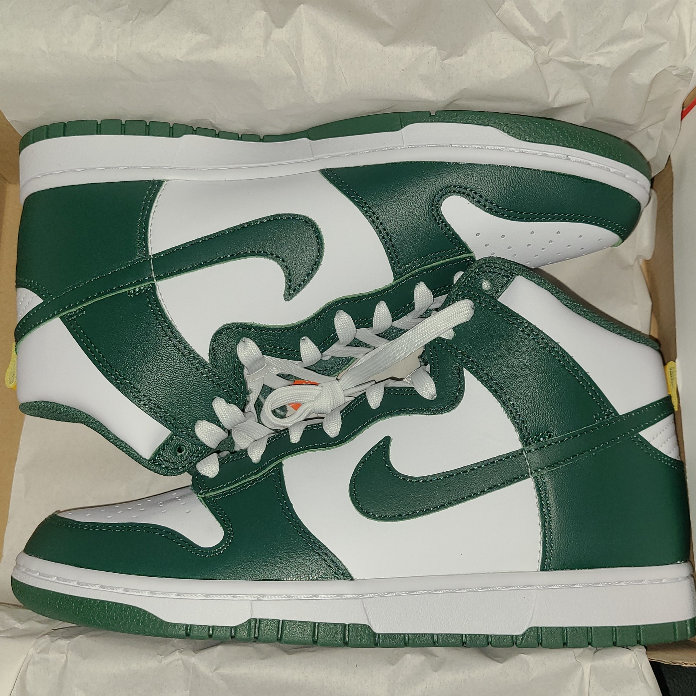 Nike Dunk High Retro Noble Green 착용 스타일