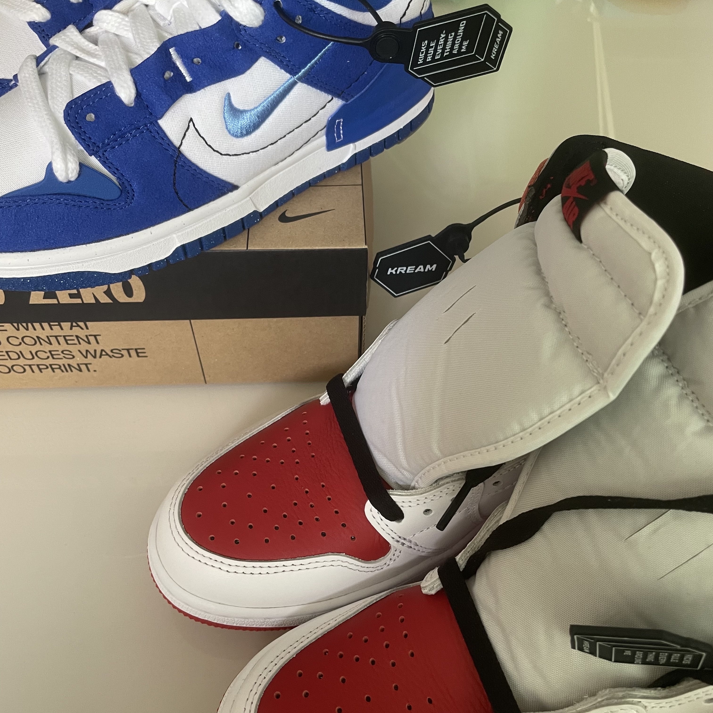 (W) Nike Dunk Low Disrupt 2 White and University Blue, Jordan 1 Retro High OG Heritage 착용 스타일