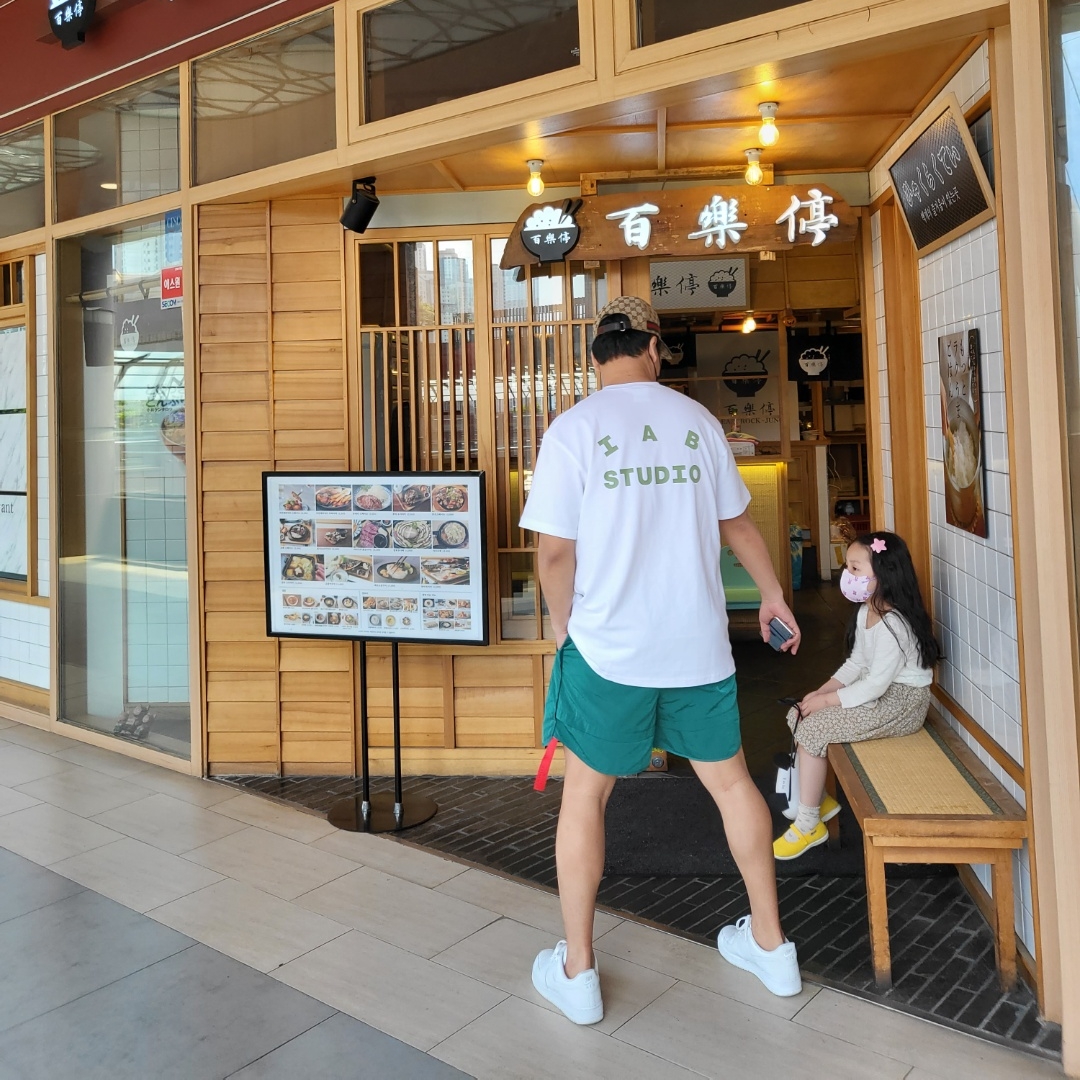 IAB Studio T-Shirt White Light Green, Nike Air Force 1 '07 Low White 착용 스타일