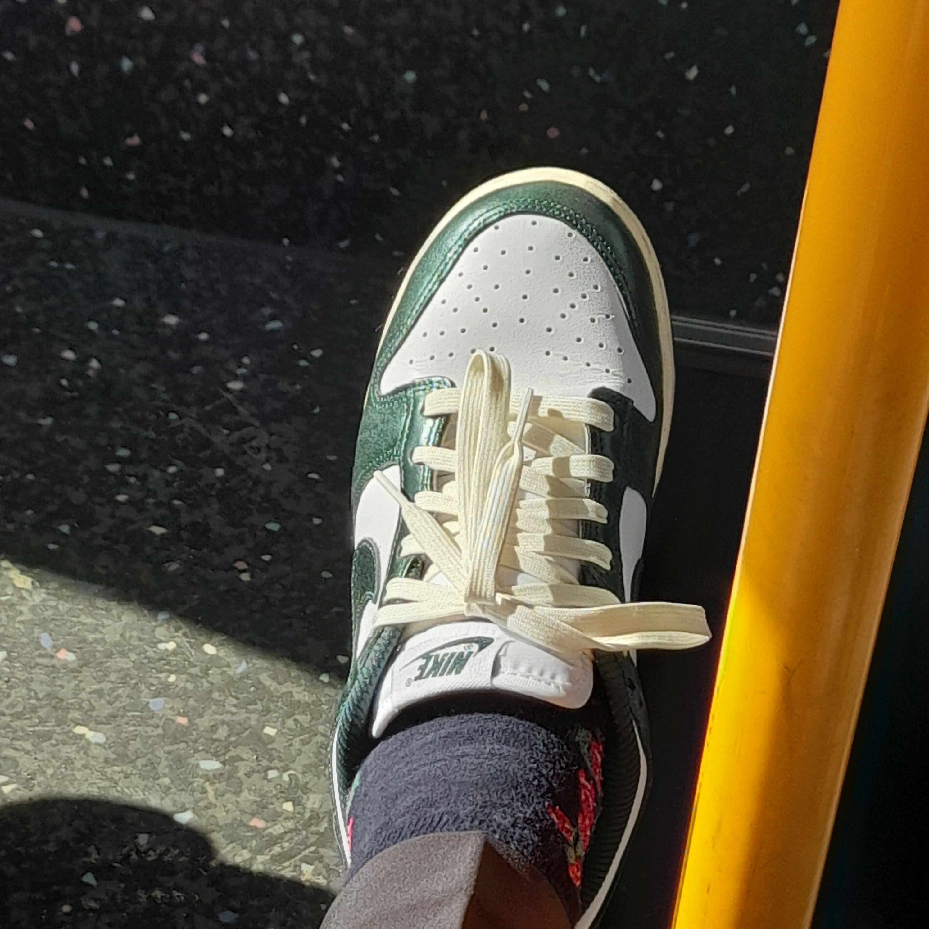 (W) Nike Dunk Low Vintage Green 착용 스타일 - 1