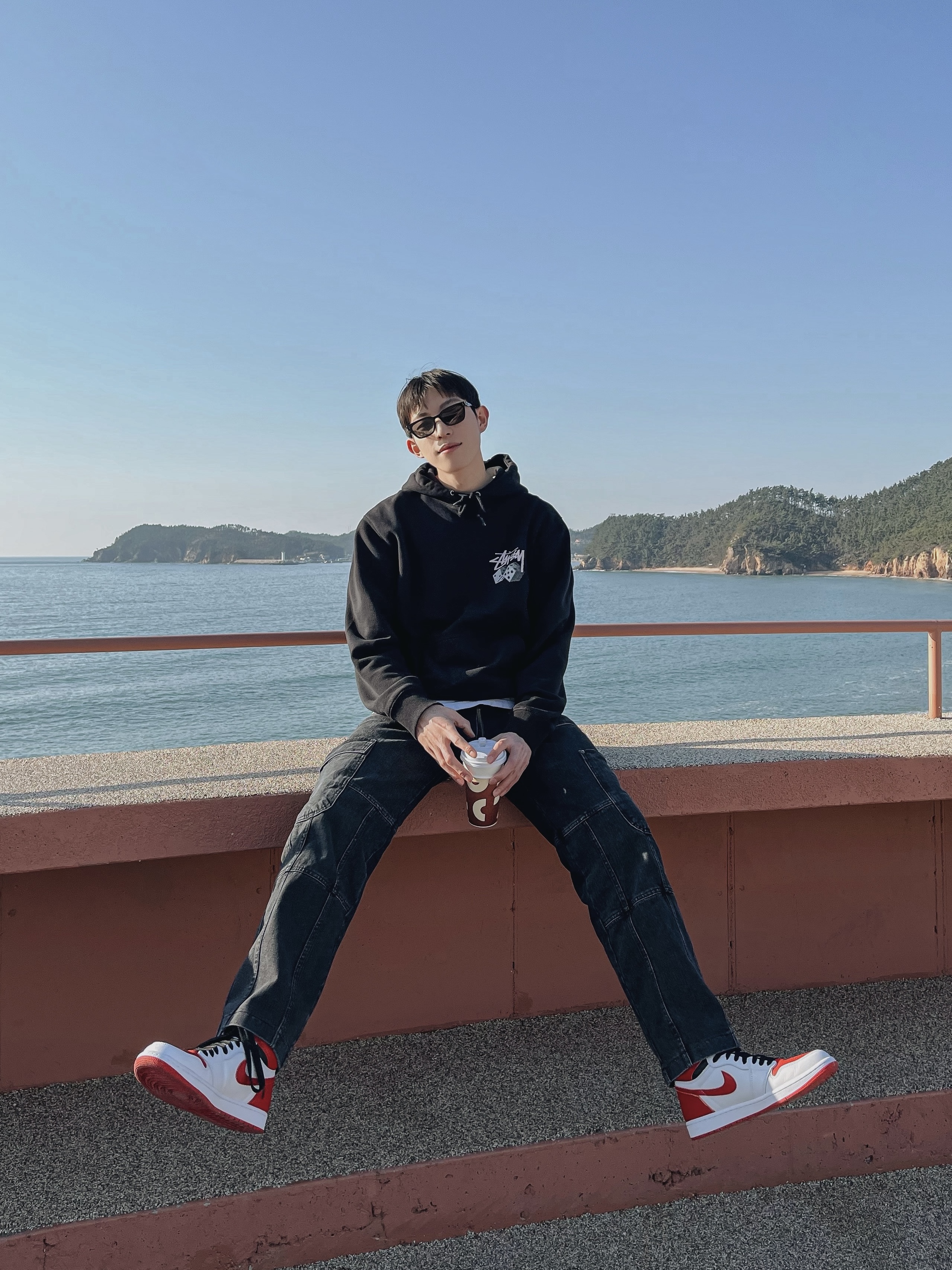 Jordan 1 Retro High OG Heritage, Stussy Roll The Dice Hoodie Black 착용 스타일 - 2
