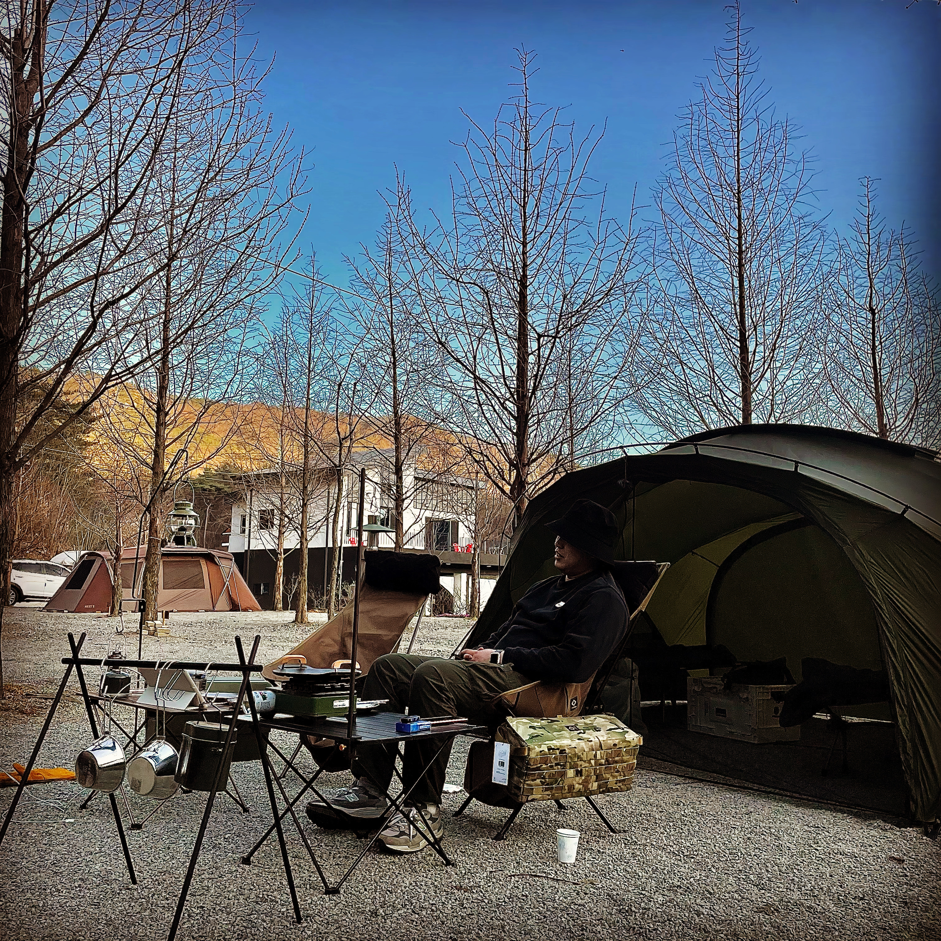 Helinox Tactical Table Side Storage M Multicam, Helinox Tactical Sunset Chair Coyote Tan 착용 스타일