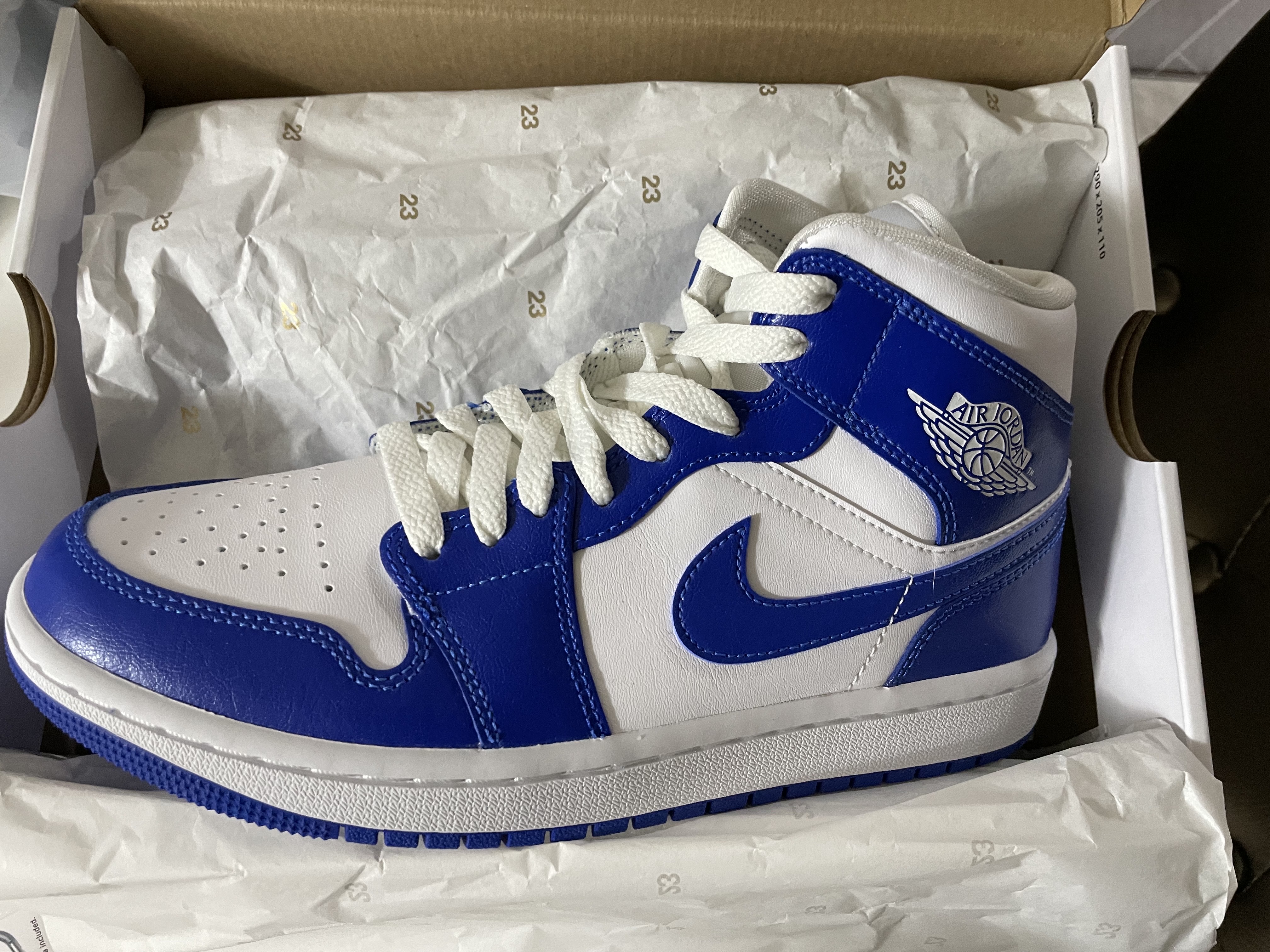 (W) Jordan 1 Mid White Hyper Royal 착용 스타일