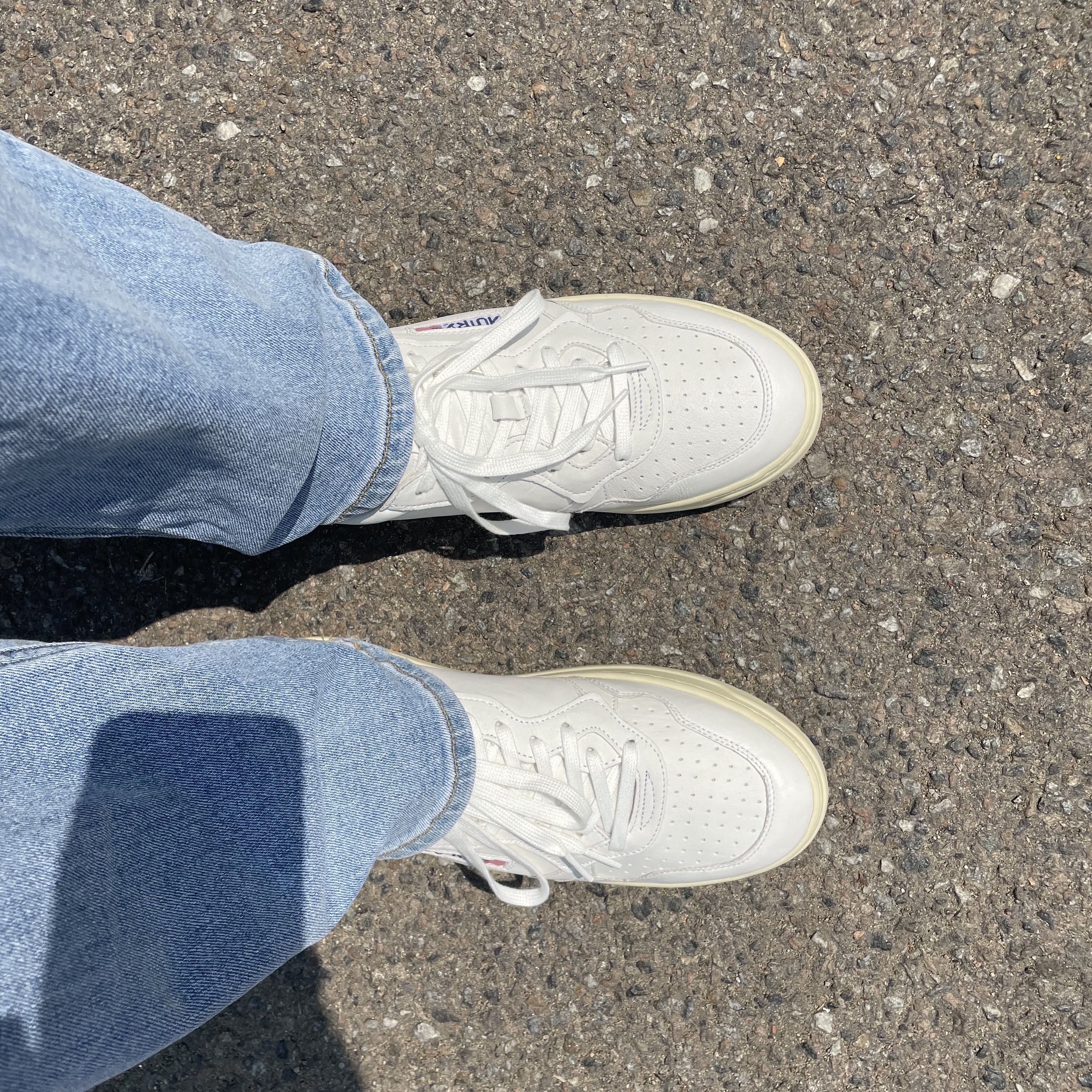 Autry Medalist Low Goatskin Sneakers White 착용 스타일