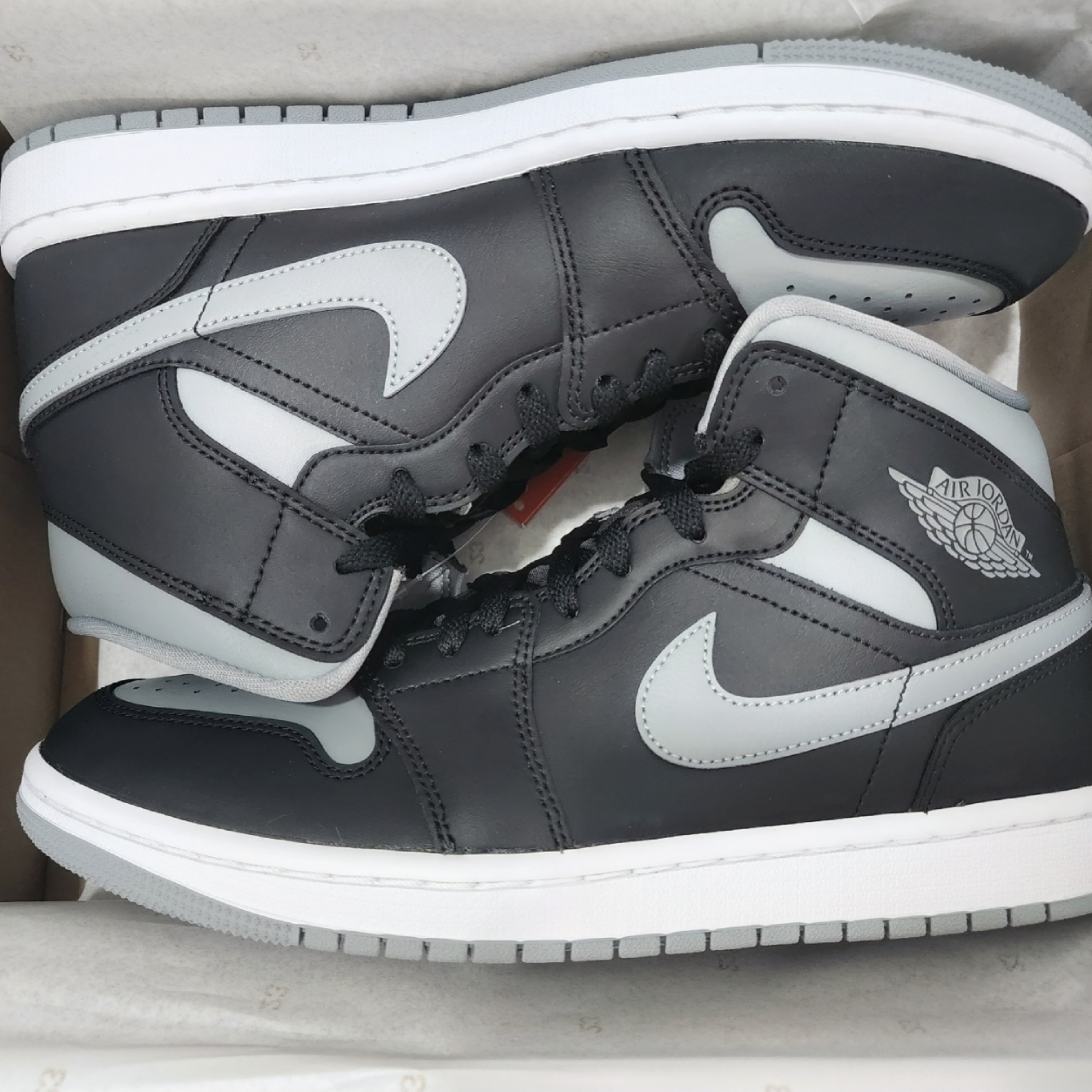 (W) Jordan 1 Mid Black Particle Grey 착용 스타일 - 1