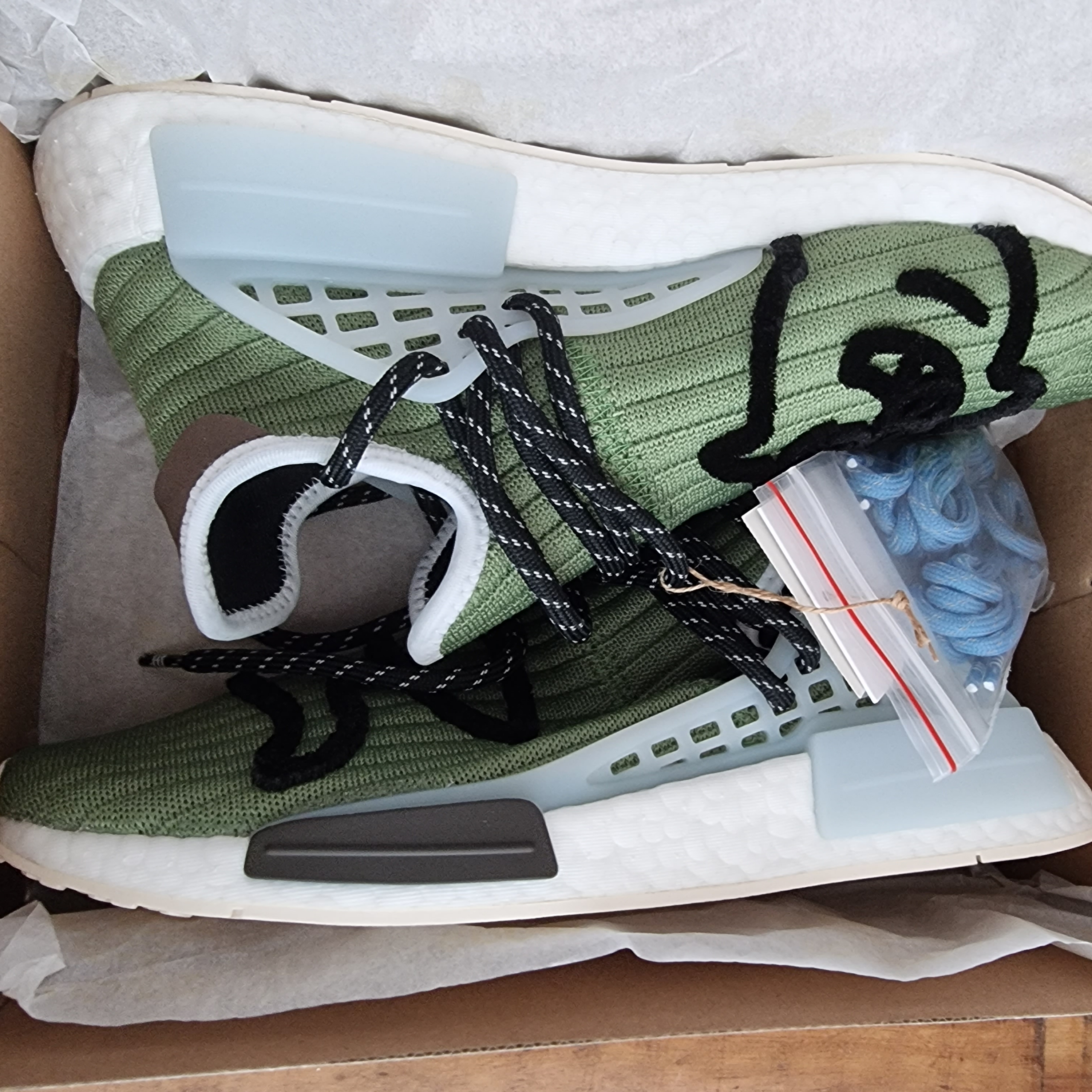 Adidas x Billionaire Boys Club x Pharrell Williams Hu NMD Running Dog 착용 스타일 - 3