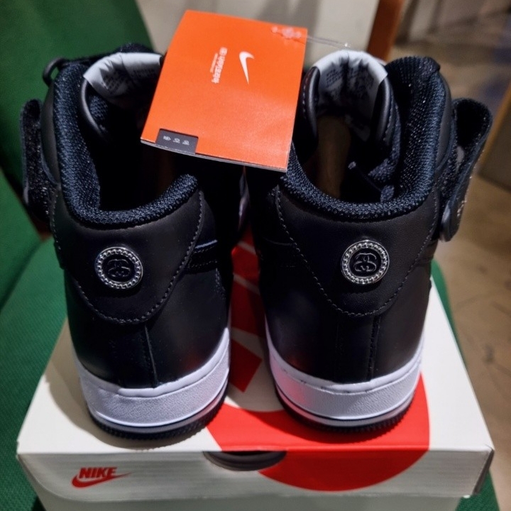 Nike x Stussy Air Force 1 '07 Mid SP Black 착용 스타일 - 4
