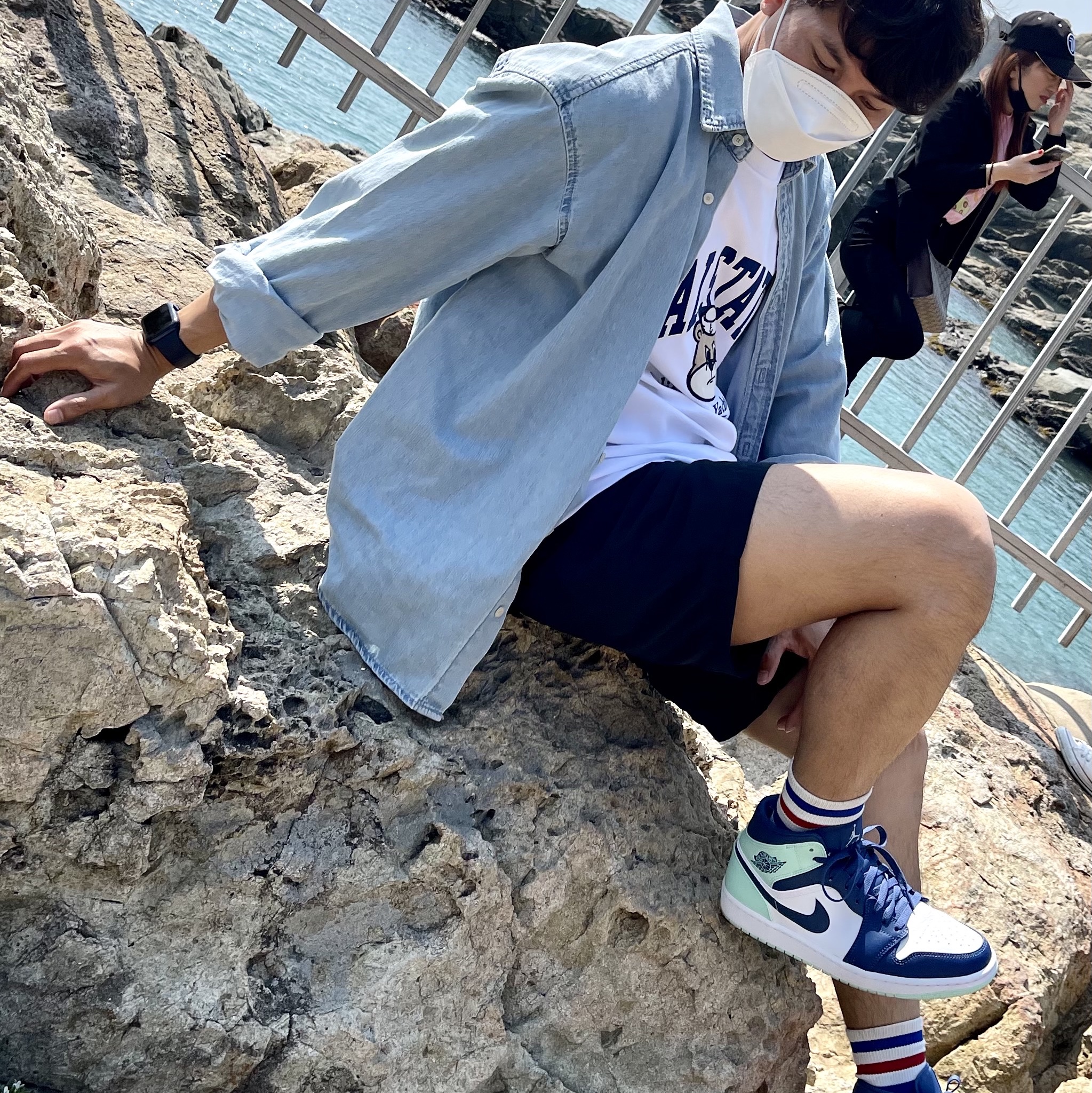 Jordan 1 Mid Blue Mint 착용 스타일 - 3