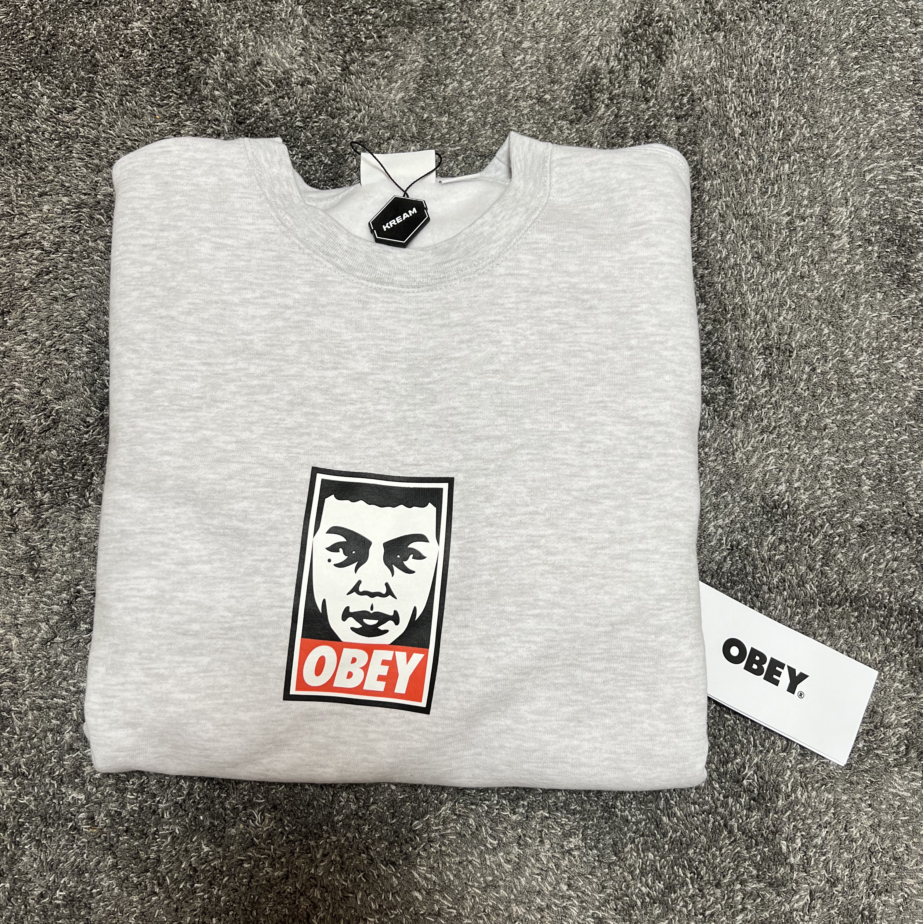 IAB Studio x Obey Beenzino Icon Crew Ash Gray 착용 스타일