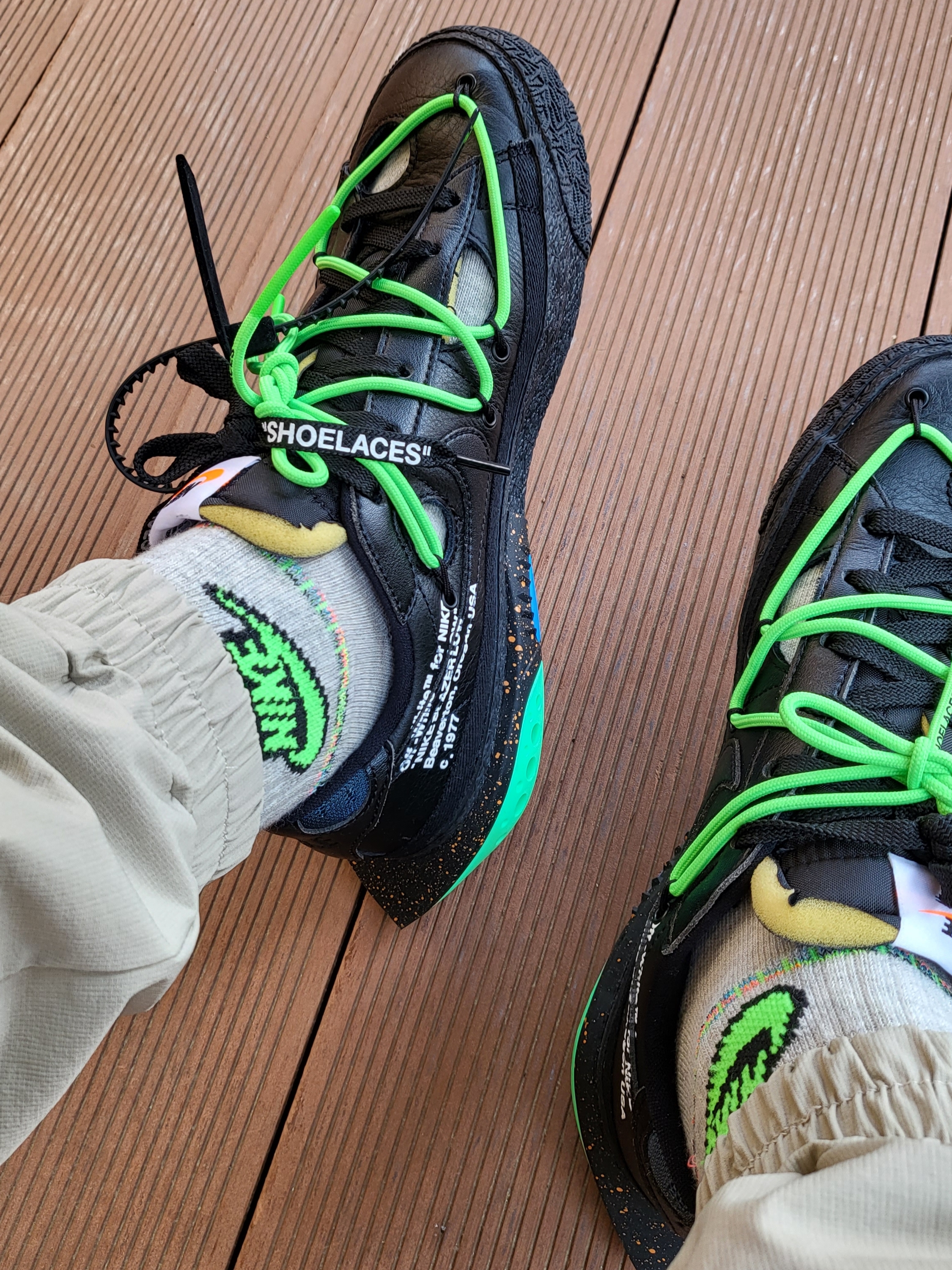 Nike x Off-White Blazer Low '77 Black and Electro Green 착용 스타일 - 2