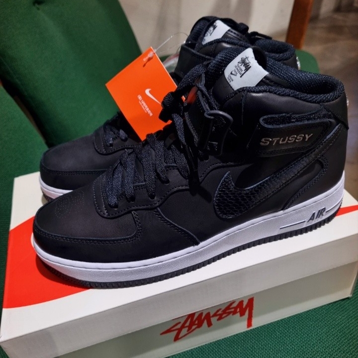 Nike x Stussy Air Force 1 '07 Mid SP Black 착용 스타일 - 2