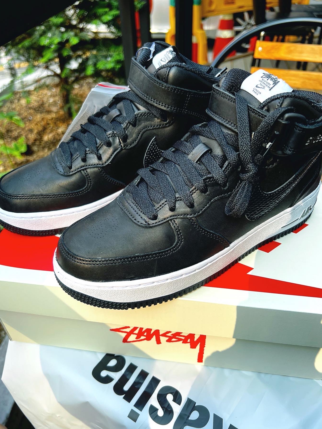 Nike x Stussy Air Force 1 '07 Mid SP Black, Nike x Stussy Benassi Slide Sail 착용 스타일 - 5