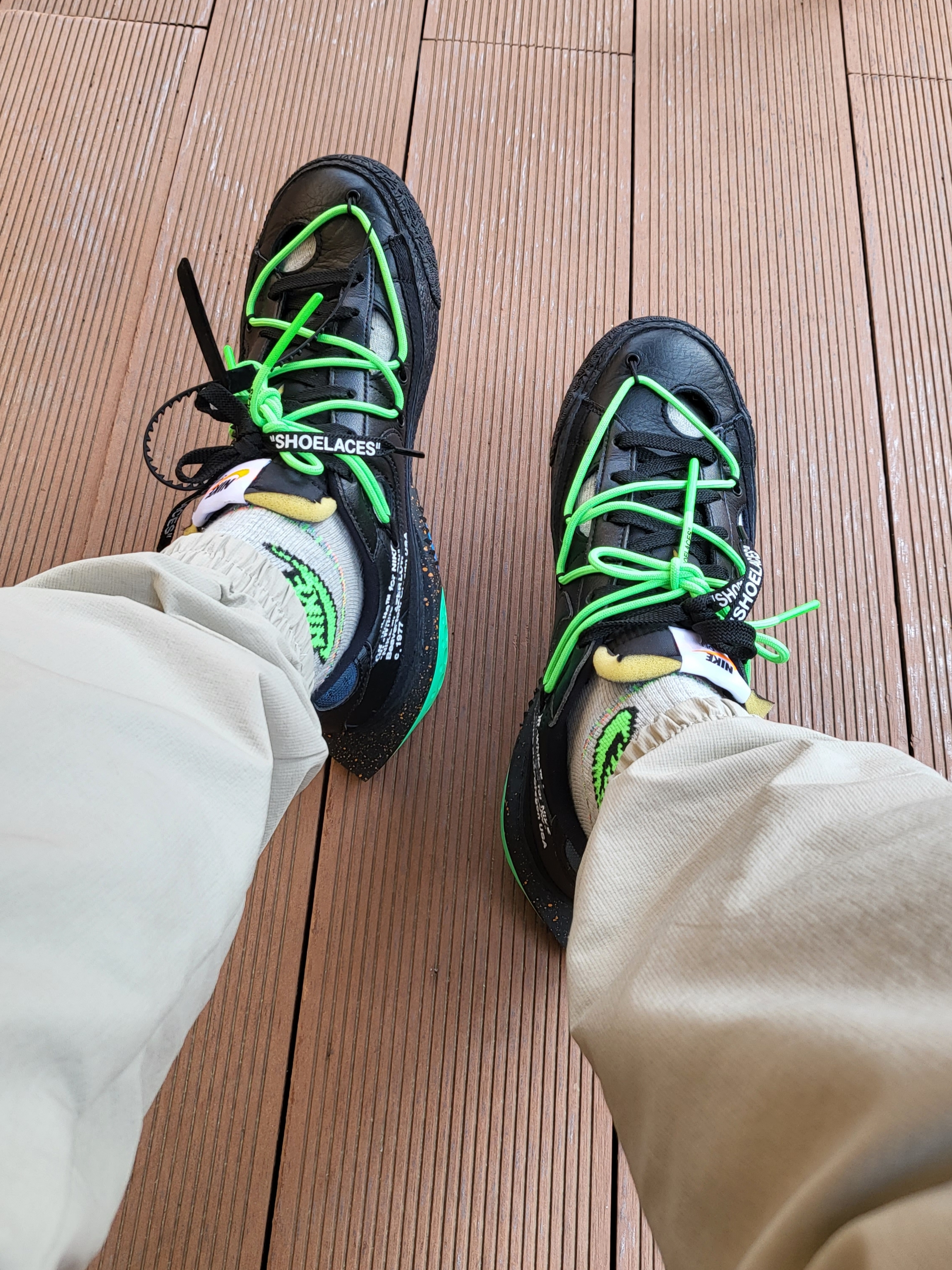 Nike x Off-White Blazer Low '77 Black and Electro Green 착용 스타일 - 1