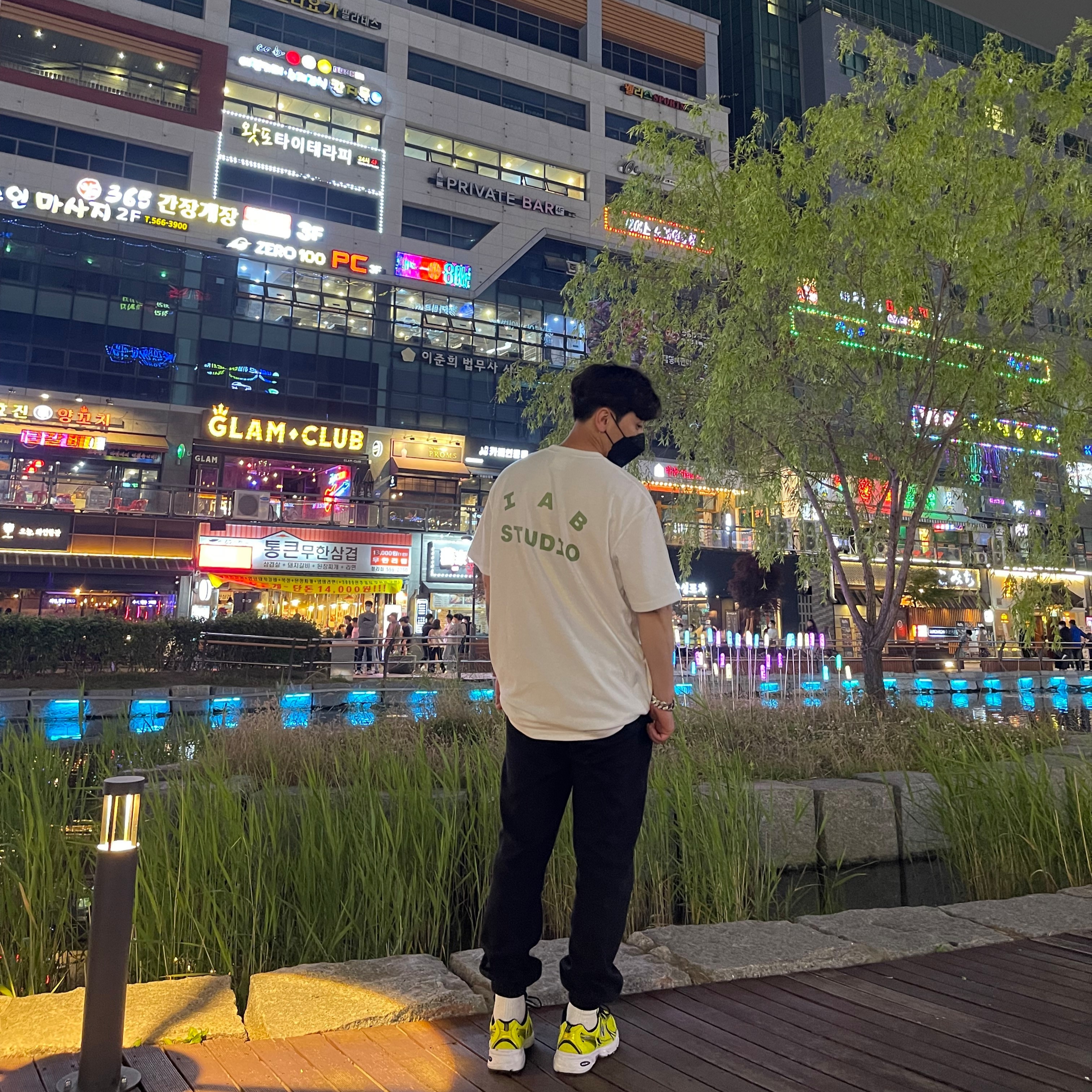 IAB Studio T-Shirt White Light Green, New Balance 530 Yellow 착용 스타일