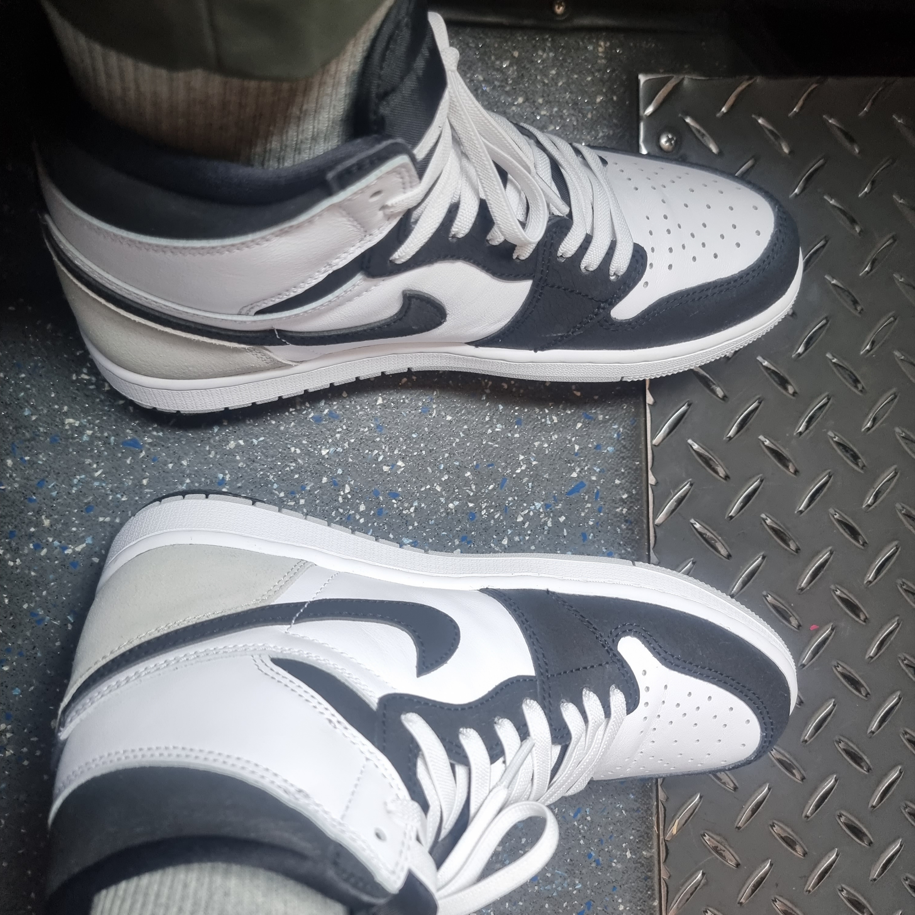 Jordan 1 Retro High OG Bleached Coral 착용 스타일