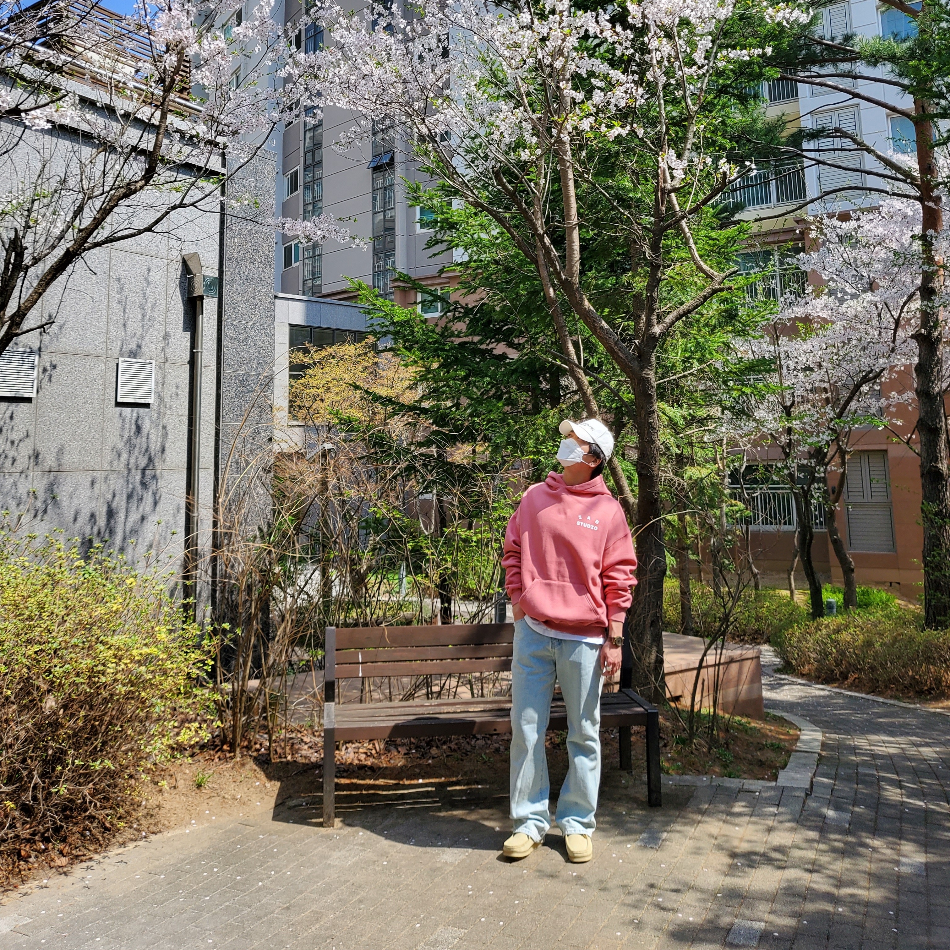 Wooyoungmi Black Embroidered Logo Ball Cap White - 22SS 착용 스타일