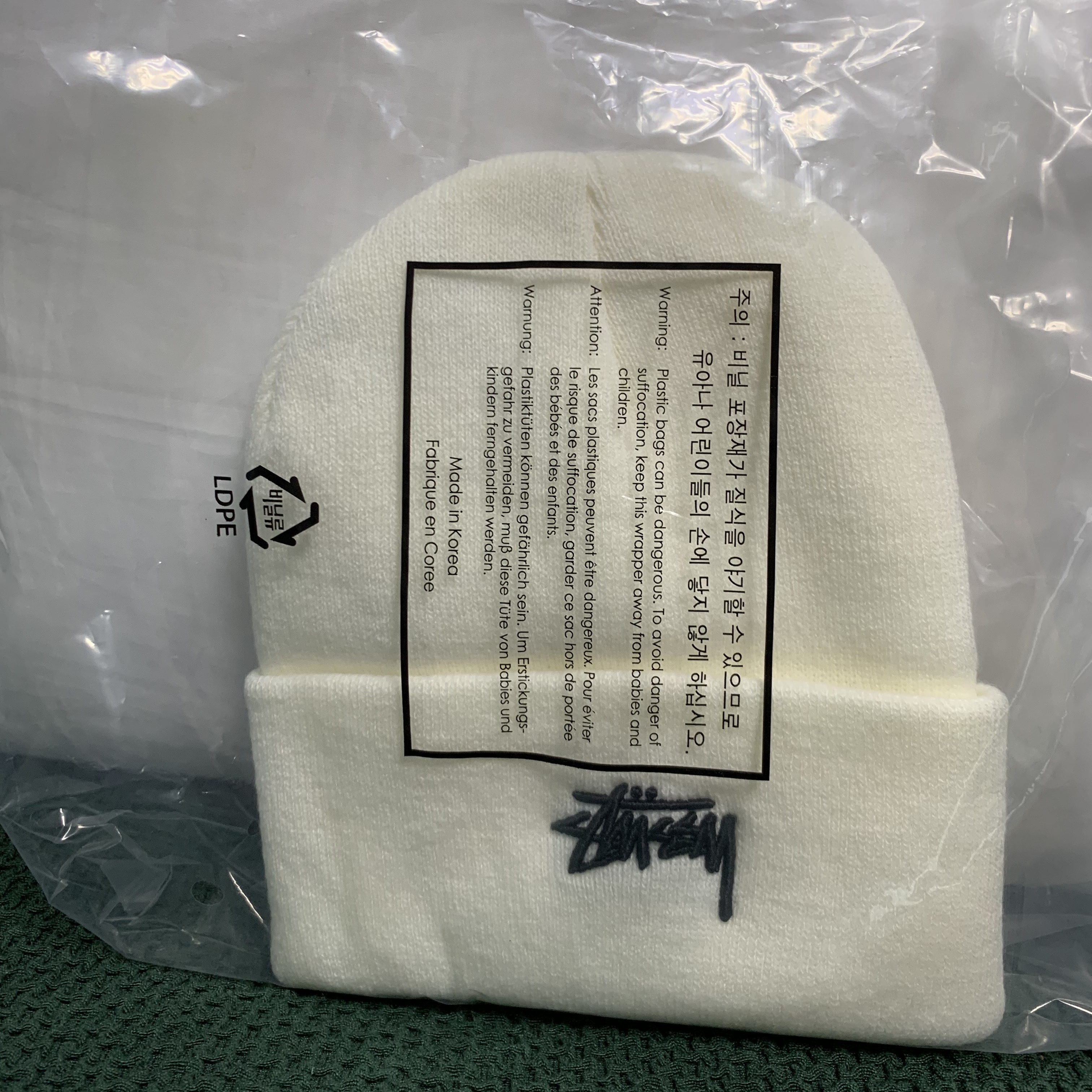 Nike x Stussy NRG Cuffed Beanie Summit White 착용 스타일 - 2