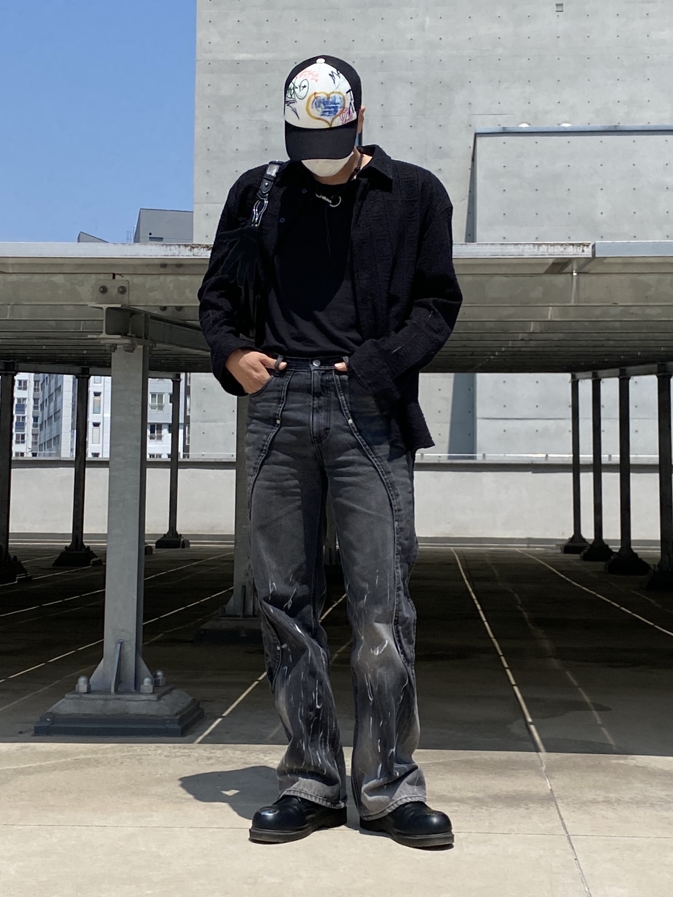 Our Legacy Ladon Leather Keychain Black, Dr. Martens x Raf Simons Keaton II Steel Toe Black 착용 스타일 - 3