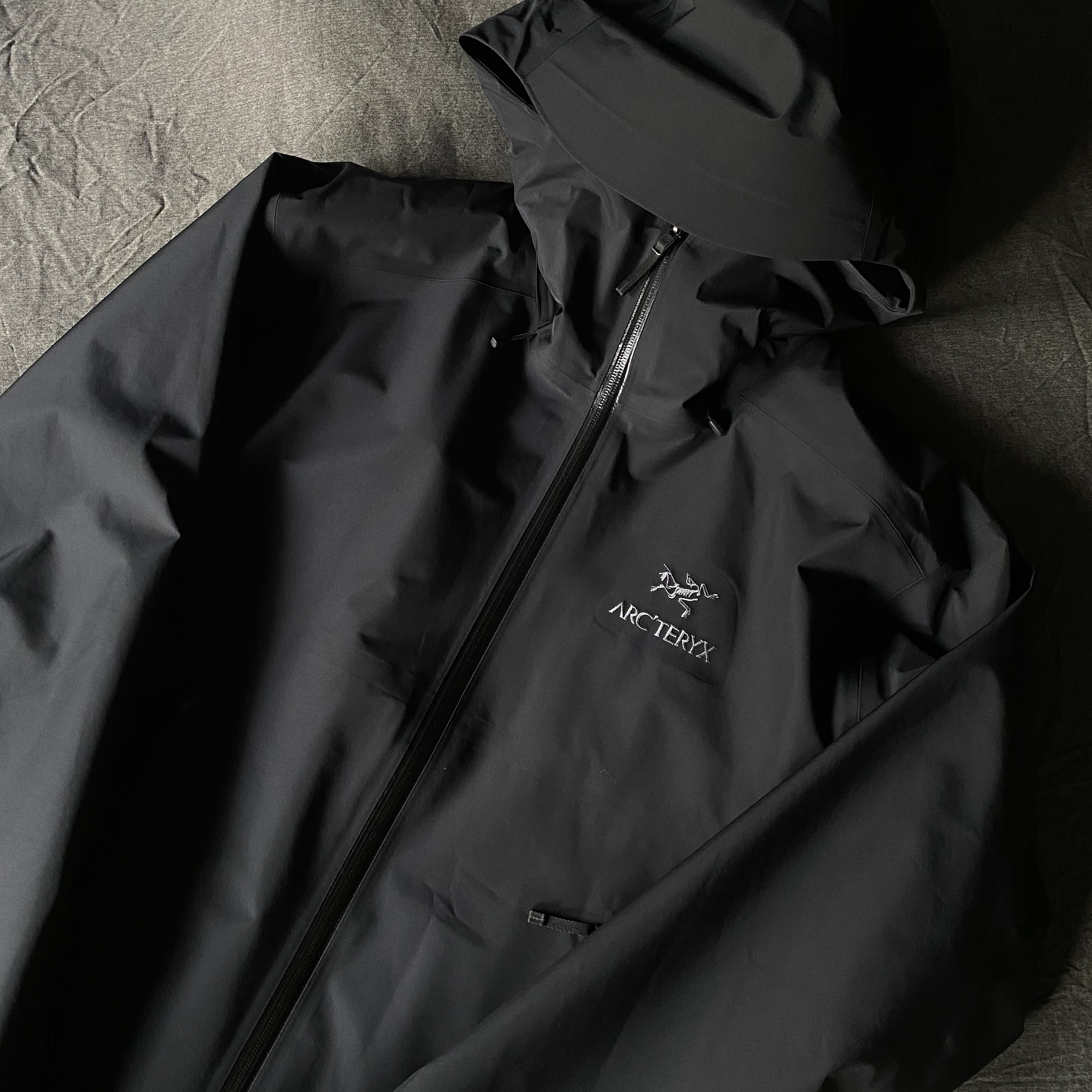 Arc'teryx Beta LT Jacket Black 착용 스타일