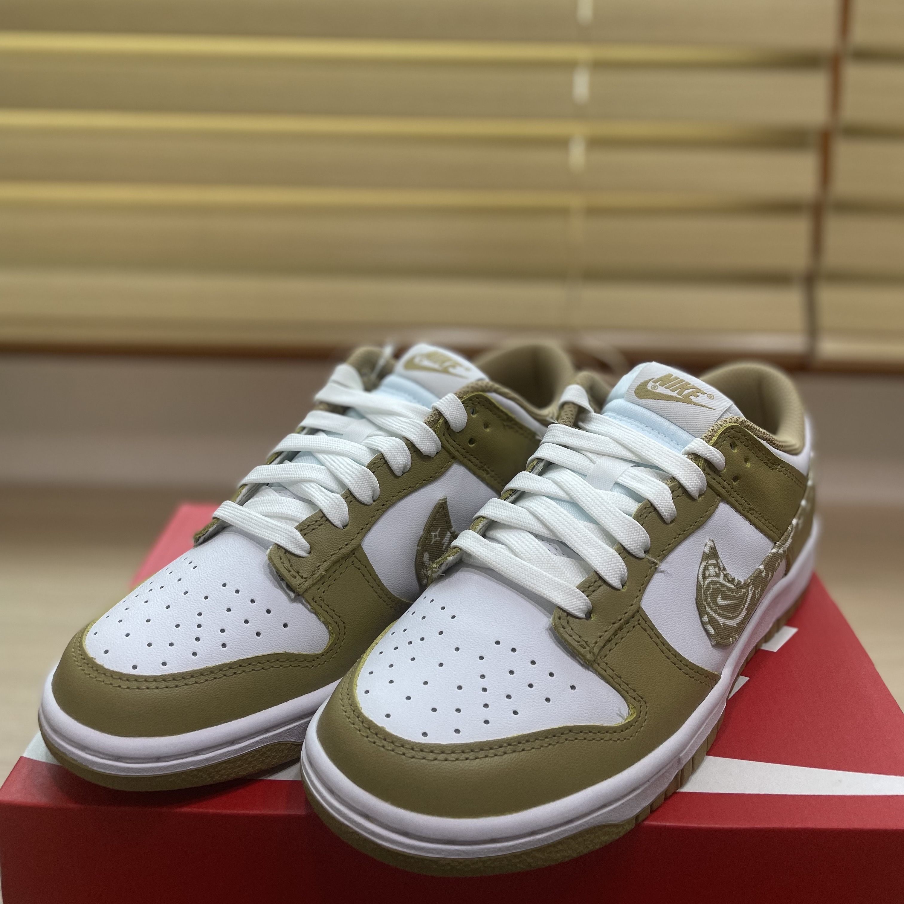 (W) Nike Dunk Low Essential Barley Paisley 착용 스타일
