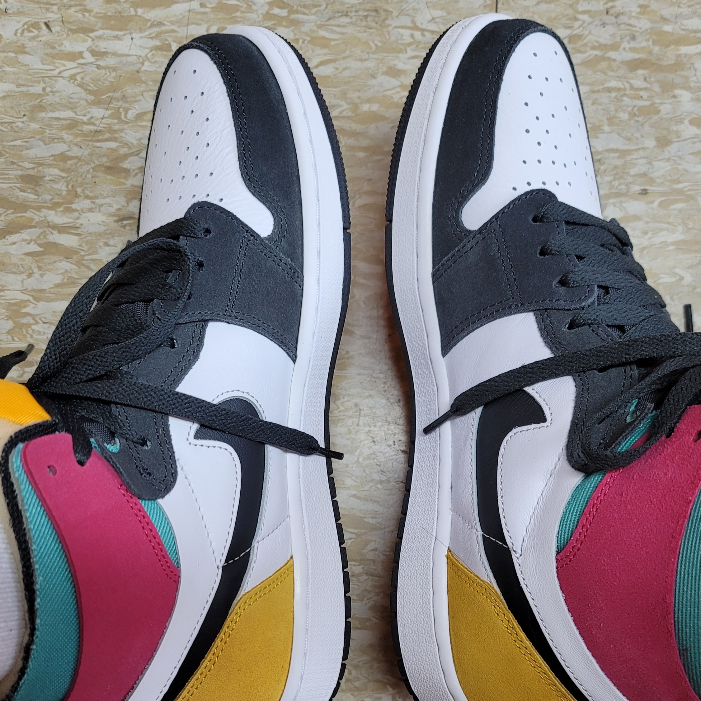 Jordan 1 Zoom Air CMFT Anthracite Pink Gold 착용 스타일