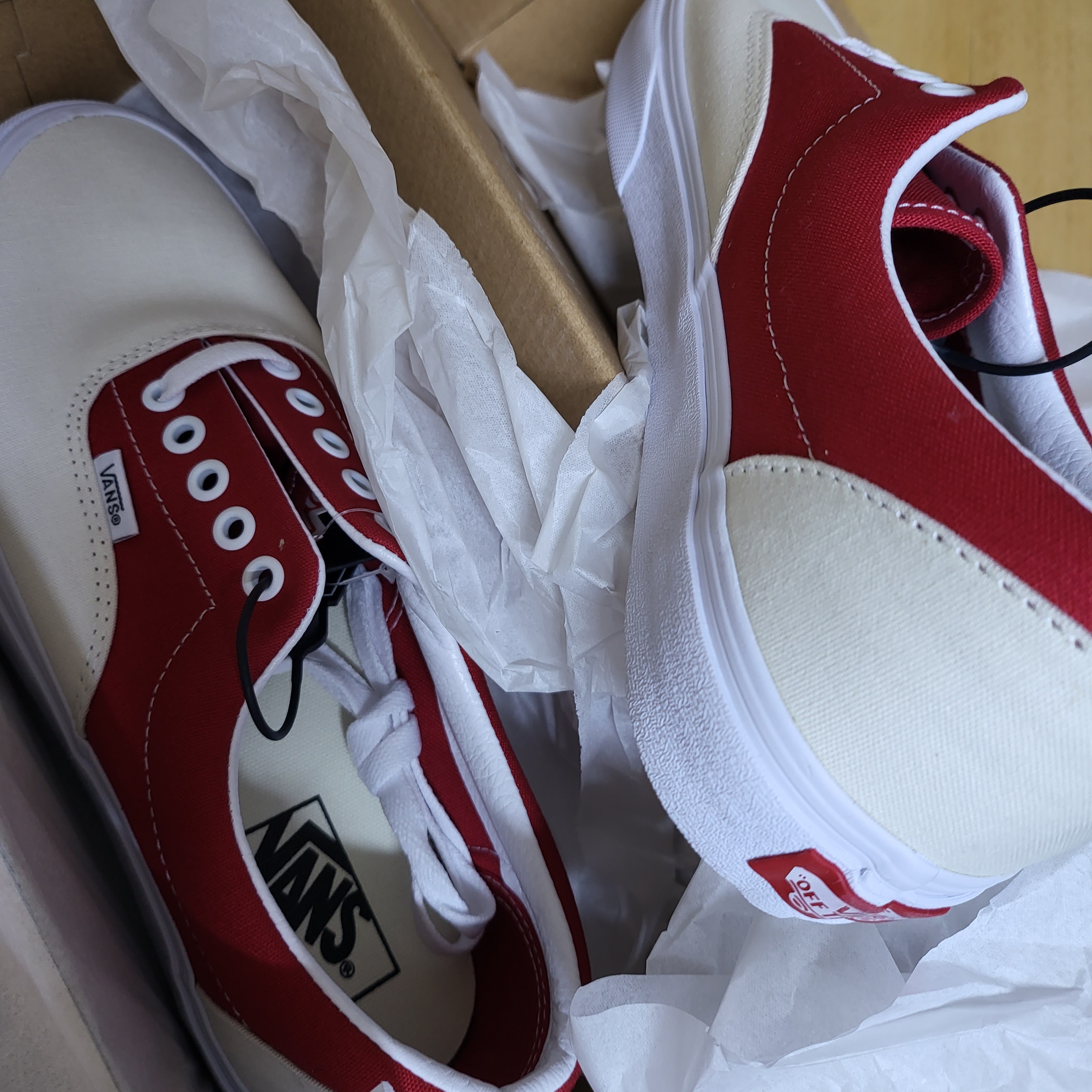 Vans Era Chili Pepper Classic White 착용 스타일 - 2